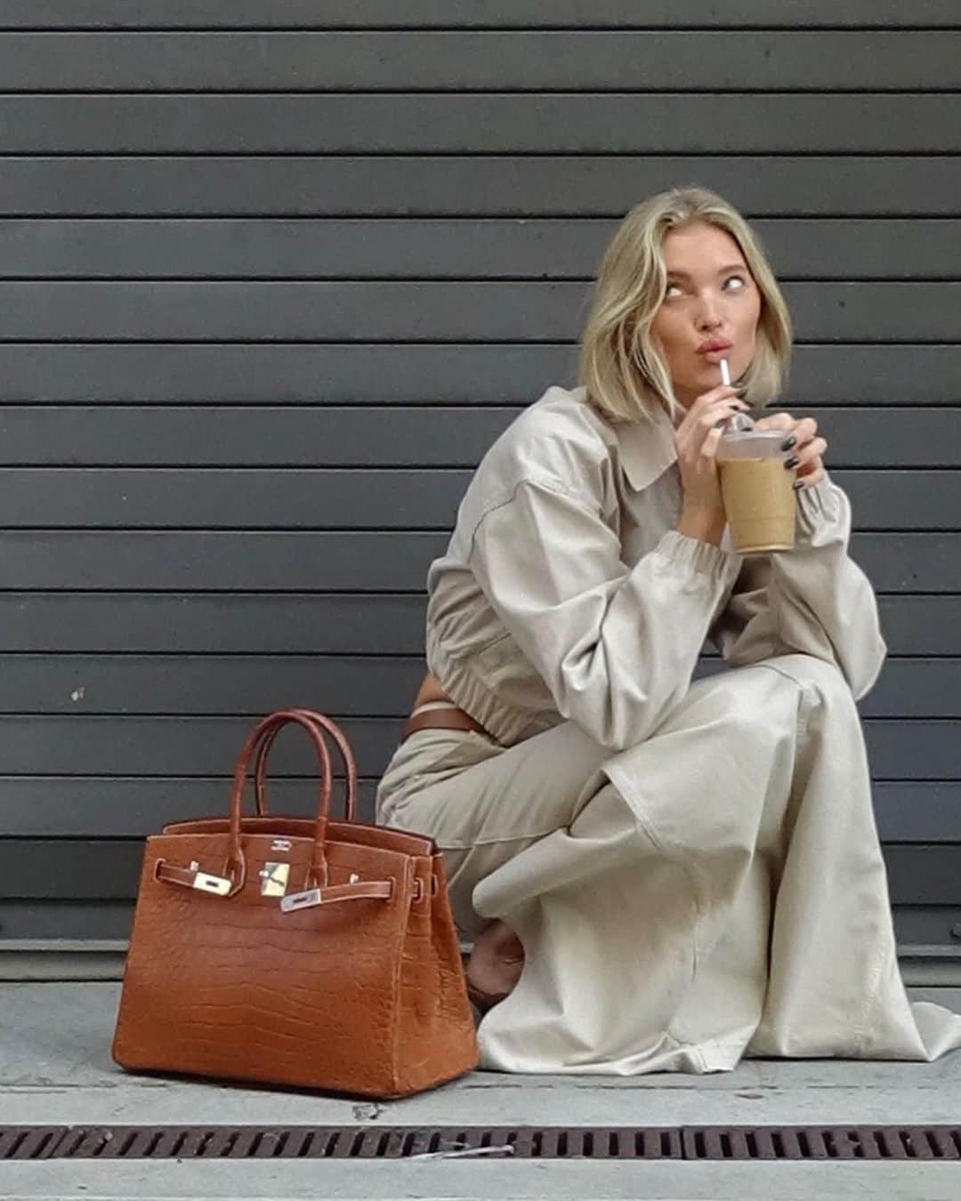 エルザ・ホスクさんのインスタグラム写真 - (エルザ・ホスクInstagram)「The workwear uniform💼 @helsastudio ☕️」9月27日 6時01分 - hoskelsa