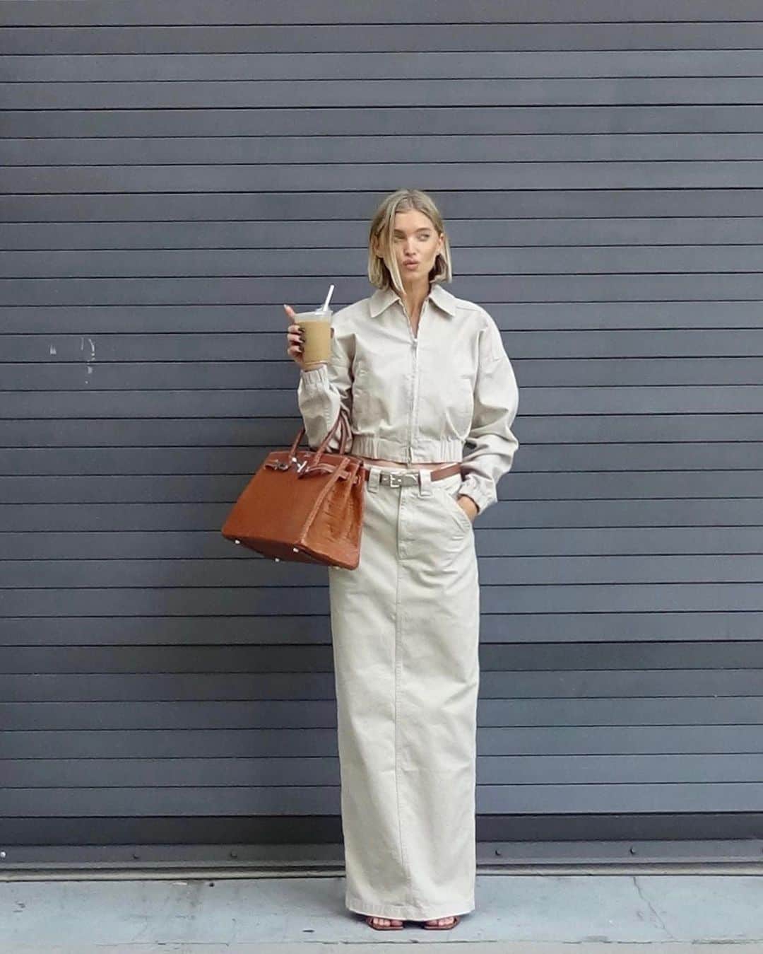 エルザ・ホスクさんのインスタグラム写真 - (エルザ・ホスクInstagram)「The workwear uniform💼 @helsastudio ☕️」9月27日 6時01分 - hoskelsa