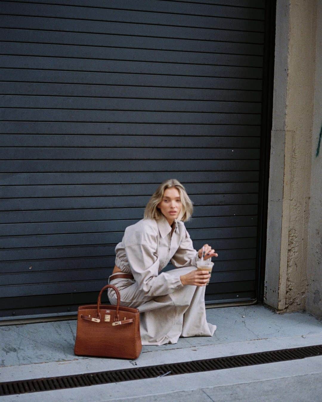 エルザ・ホスクさんのインスタグラム写真 - (エルザ・ホスクInstagram)「The workwear uniform💼 @helsastudio ☕️」9月27日 6時01分 - hoskelsa