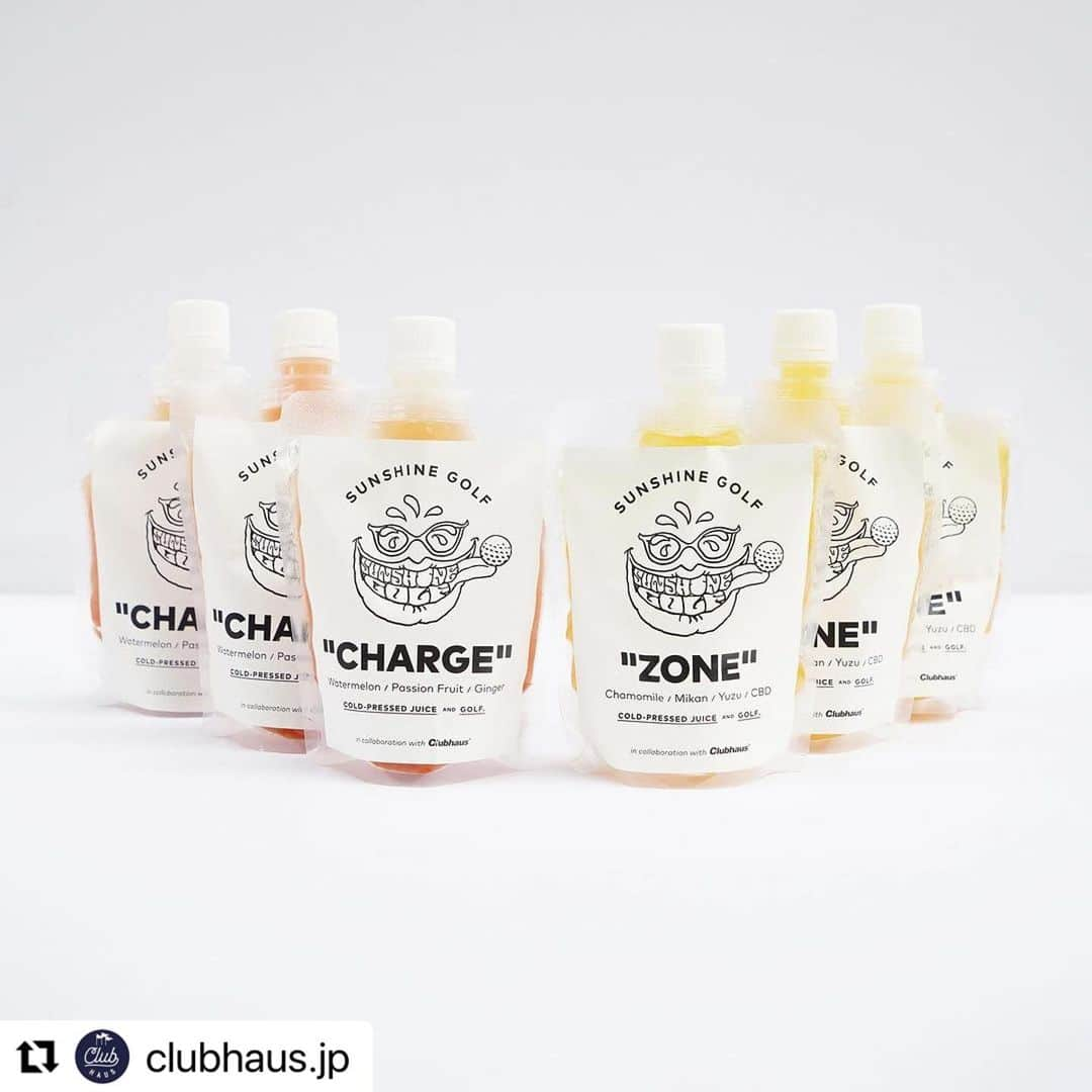 Sunshine Juiceさんのインスタグラム写真 - (Sunshine JuiceInstagram)「ゴルフショップclubhaus とのコラボレーションで開発したゴルファーのためのコールドプレスジュース。”ZONE”と”CHARGE”   自然由来のエネルギーでゴルフをより楽しんでいただけますように⛳️  本日からclubhaus オンラインショップで販売開始です。  100% natural plant energy for golfers. we have collaborated with @clubhaus.jp and launching special blend for golfers. available online at clubhaus webshop.   #stayjuicy   #Repost @clubhaus.jp with @use.repost ・・・ SUNSHINE JUICEが作った、ゴルフのためのコールドプレスジュース。 ”ZONE"と”CHARGE"  ”ZONE"は、 リラックス効果が高いとされるカモミール、ゆず、みかんのジュースにさらにCBDを加え、よりリラックスして振り急がず落ち着いたプレーでZONEに入って行きやすいレシピです。  ”CHARGE"は スイカとパッションフルーツの爽やかで飲みやすいジュースに生姜のキックを加え、ここ一番、チャージをかけるスイッチを入れるきっかけづくりを狙ったブレンド。  スタート前にZONEを飲み、後半の勝負どころでCHARGEを飲む、そんなコンビネーションで内側からコンディションを整えてください！  ZONE3本とCHARGE3本のセットに、 専用クージーが一個ついています。色は選べません。」9月27日 6時01分 - sunshinejuicetokyo