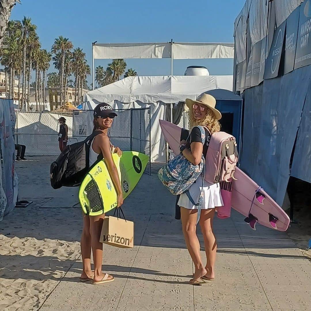 リンゼイ・ジャコベリスのインスタグラム：「Looking back on this weekend. I cannot be more hyped to be partnered with @supergirlpro 🏄🏼‍♀️ 🏂 This list goes on and on with the amazing women across all walks of life. This event needs to be a week long so I can experience everything 😆 📸 @unclee111」