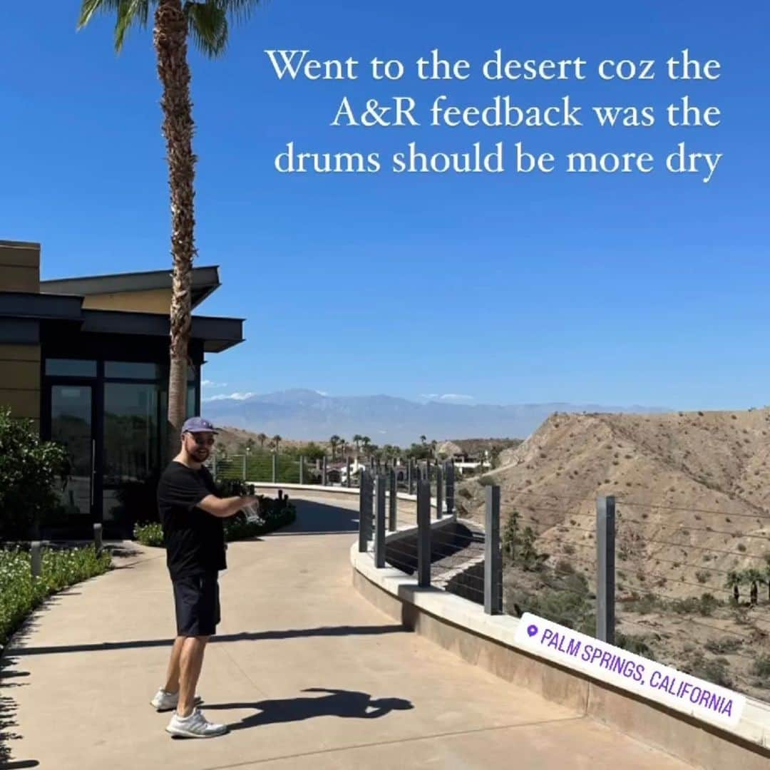 ジ・アストン・シャッフルさんのインスタグラム写真 - (ジ・アストン・シャッフルInstagram)「Went to the desert to dry out my drums, eat some hot potatoes, and find that new heat for @itsonly100s 🌵🥁🥔💯」9月27日 6時45分 - theastonshuffle