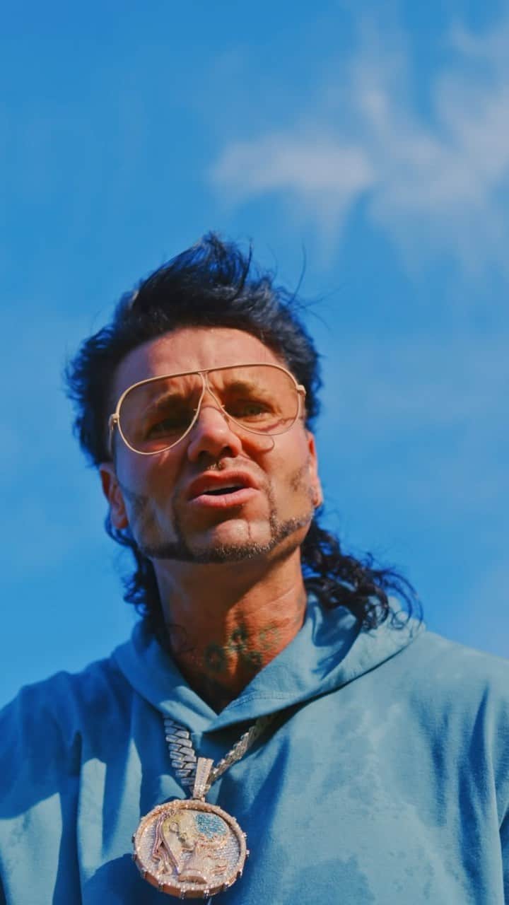 Riff Raffのインスタグラム：「i GOT A CONFESSiON, iM A LiTTLE EXTRA 🤏」