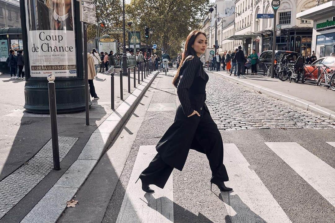 イリス・ミトゥネールさんのインスタグラム写真 - (イリス・ミトゥネールInstagram)「Bonjour 🥐🇫🇷  @rbonneynola is in Paris just in time for Paris Fashion Week! #RBonneyinParis   Photo: @greg_caparell」9月27日 7時02分 - missuniverse