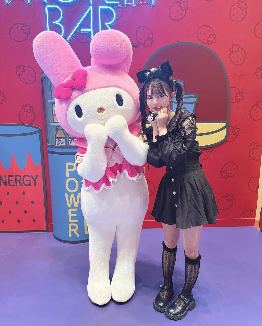 桜井ひかるさんのインスタグラム写真 - (桜井ひかるInstagram)「クロミちゃん😈 ここで撮るとピューロ写せるから 好きなスポットなんだദ്ദി ˃ ᵕ ˂ )  @marsofficialjapan   #ピューロ#ピューロランド#地雷#地雷系#地雷系ファッション #sanrio#sanriopuroland#サンリオ#サンリオピューロランド#ツインテール#クロミ#クロミちゃん#コロネツイン#mars#マーズ」9月26日 22時12分 - hikarunroll_