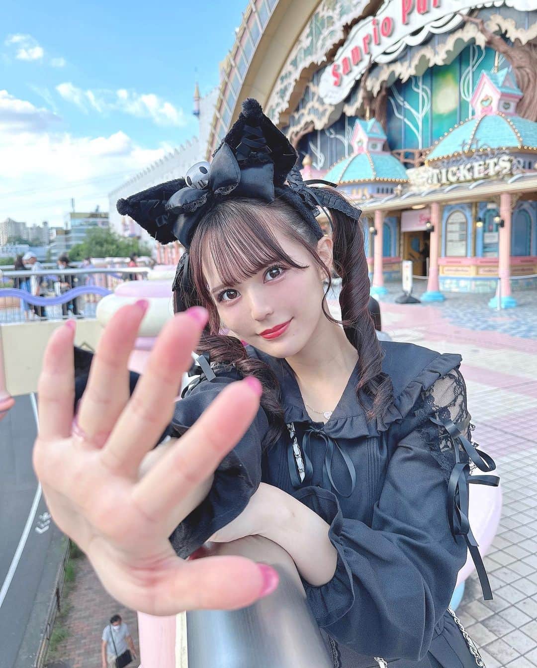 桜井ひかるさんのインスタグラム写真 - (桜井ひかるInstagram)「クロミちゃん😈 ここで撮るとピューロ写せるから 好きなスポットなんだദ്ദി ˃ ᵕ ˂ )  @marsofficialjapan   #ピューロ#ピューロランド#地雷#地雷系#地雷系ファッション #sanrio#sanriopuroland#サンリオ#サンリオピューロランド#ツインテール#クロミ#クロミちゃん#コロネツイン#mars#マーズ」9月26日 22時12分 - hikarunroll_