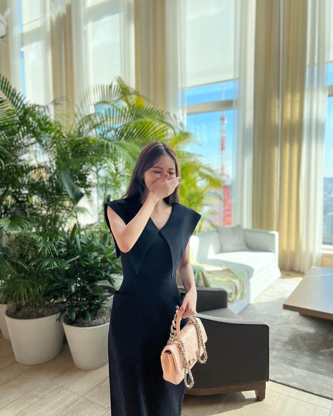 清水愛美さんのインスタグラム写真 - (清水愛美Instagram)「ずーーーっと行きたかった エディション💐  気合いを入れて @luxent_official  のドレスを 着て行ったよ✨ 素材も高級感があって好きなブランド💕 襟がポイント！可愛いすぎる！一目惚れしたワンピ！  エディションのATは ちはるさんと行きました🫶💐 また投稿しよ〜〜〜💕 楽しすぎてめちゃ笑ってる😆  #luxent #ドレス　#女子会 #chanel #エディション  #エディション虎ノ門  #アフタヌーンティー  #afternoontea  #tokyoeditiontoranomon #thetokyoeditiontoranomon」9月26日 22時12分 - manami_s0902