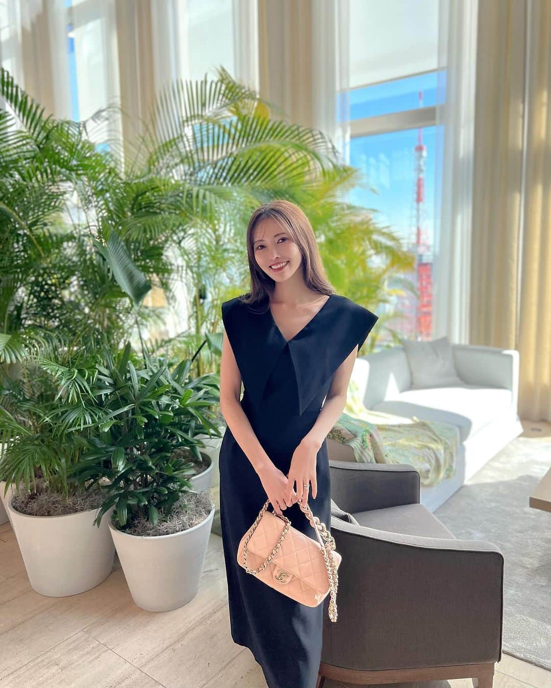 清水愛美さんのインスタグラム写真 - (清水愛美Instagram)「ずーーーっと行きたかった エディション💐  気合いを入れて @luxent_official  のドレスを 着て行ったよ✨ 素材も高級感があって好きなブランド💕 襟がポイント！可愛いすぎる！一目惚れしたワンピ！  エディションのATは ちはるさんと行きました🫶💐 また投稿しよ〜〜〜💕 楽しすぎてめちゃ笑ってる😆  #luxent #ドレス　#女子会 #chanel #エディション  #エディション虎ノ門  #アフタヌーンティー  #afternoontea  #tokyoeditiontoranomon #thetokyoeditiontoranomon」9月26日 22時12分 - manami_s0902