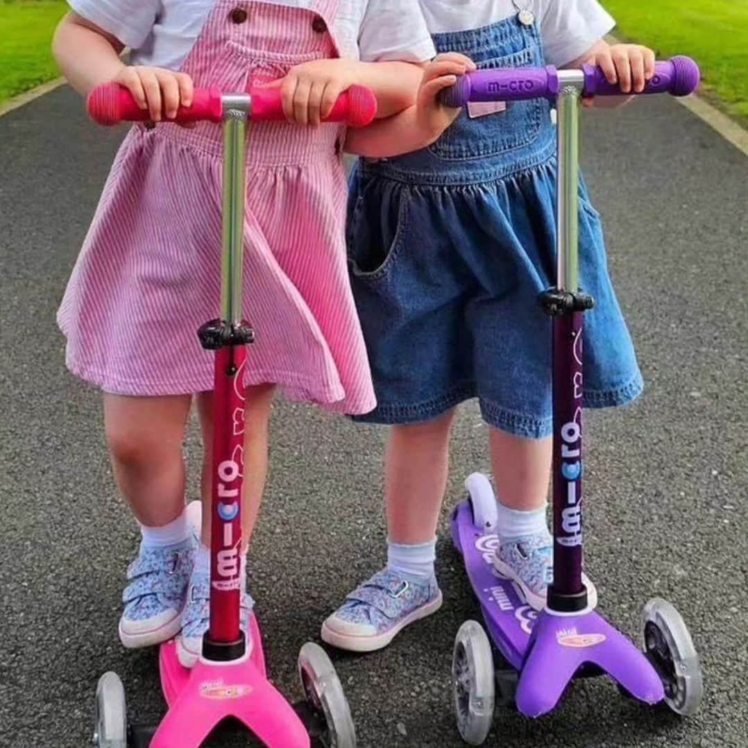 microscooters_japanさんのインスタグラム写真 - (microscooters_japanInstagram)「【ミニ・マイクロ・デラックス】 スクーターデッキ部分に、MICROブランドロゴの滑り止め処理を施しており、 滑りにくく、より安全に安心して使用できます。  #マイクロスクーター #マイクロキックボード #乗り物#ミニマイクロデラックス#minimicrodeluxe#2歳#3歳#子供#キッズキックボード」9月26日 22時14分 - microscooters_japan