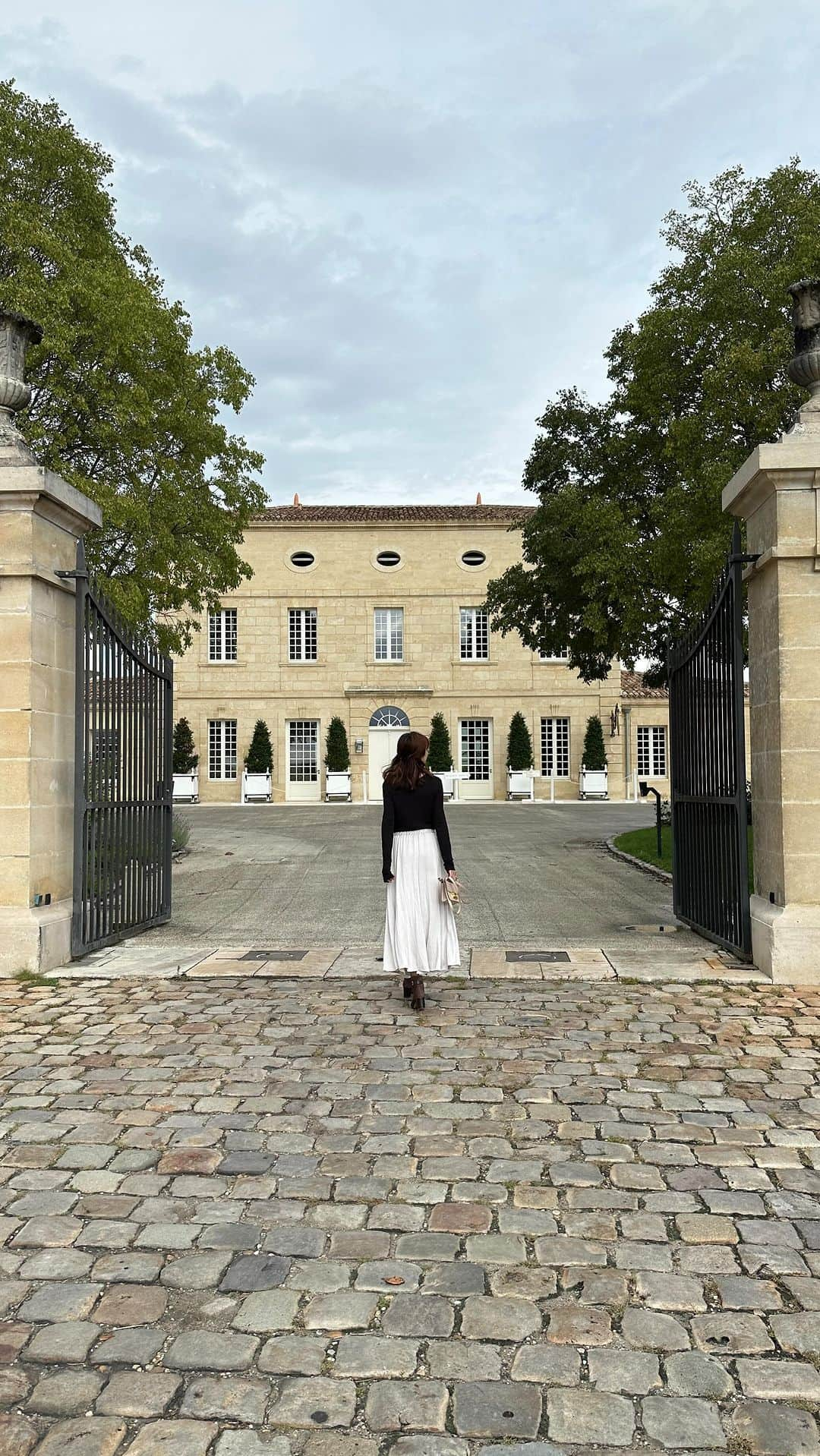 近藤しづかのインスタグラム：「🍷Château Margaux 🍷Château Latour 🍷Château Lafita-Rothschild 🍷Château Mouton-Rothschild  🍷Château Haut-Brion  #5大シャトー #ワイン巡り #ボルドー旅行 #フランス旅行  #chateauhautbrion #chateaulatour #chateaulafiterothschild #chateaumoutonrothschild #chateaumargaux」