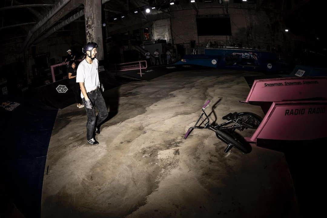 大池水杜さんのインスタグラム写真 - (大池水杜Instagram)「Crashed every days🤣 @simplesession  レールは硬かった笑  📸 @55naoking   @visavis_jp #slopeshot #VANS #bern #タウン情報おかやま #ライト電業 #bmx #bmxgirl #bmxfreestyle #bmxwomen #simplesession」9月26日 22時23分 - minato_oike