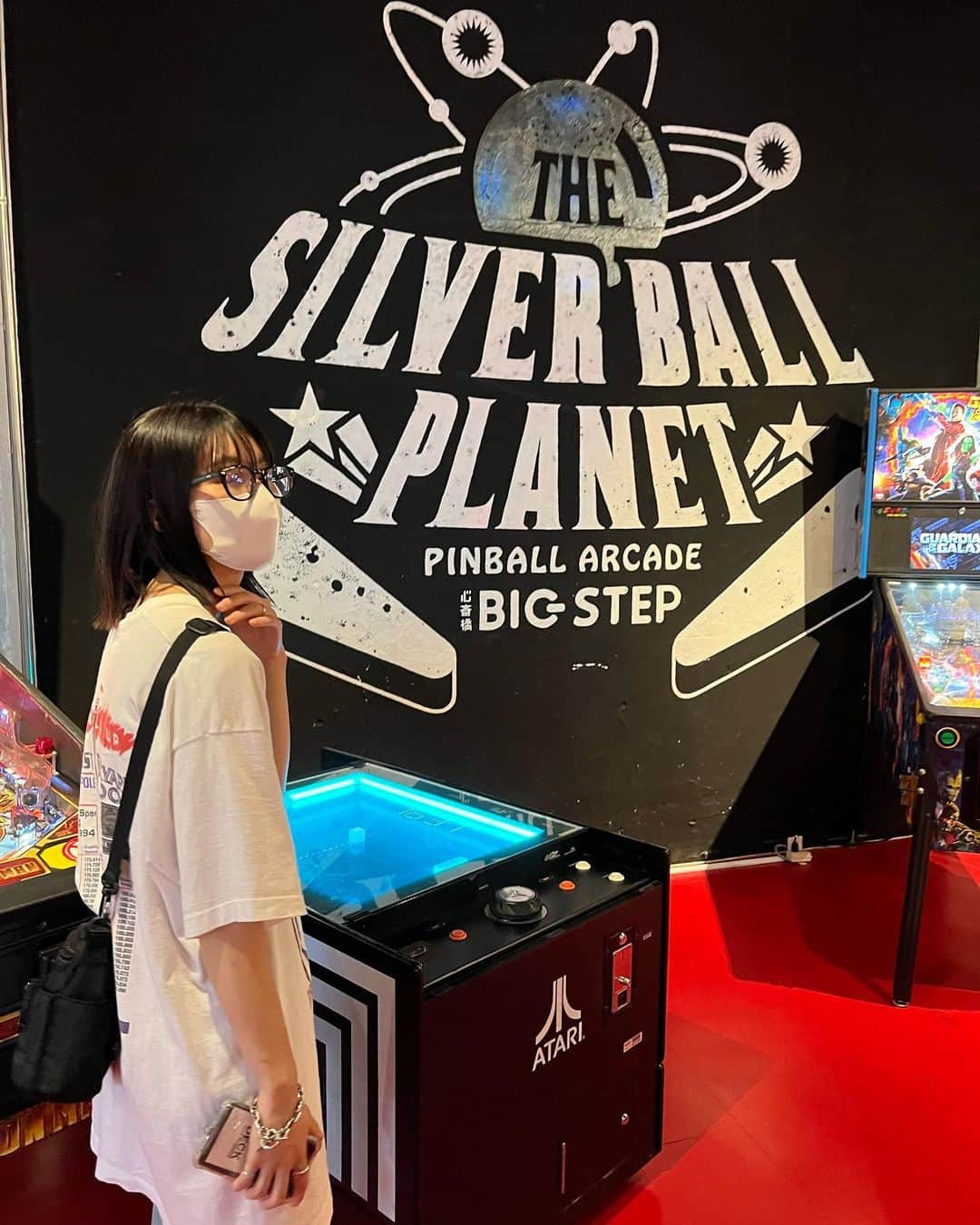 寺石幸弘さんのインスタグラム写真 - (寺石幸弘Instagram)「心斎橋BIG STEP  3Fの THE SILVER BALL PLANET🪩  前から気になっていて ピンボール自体初めて遊んだのですが めちゃくちゃ楽しい！  ここはまた絶対来る予感です🎲  今度は瓶コーラも買いたい。  #PRとかではなく #普通に遊びに来た #1時間半くらいいた #心斎橋BIGSTEP #thesilverballplanet」9月26日 22時25分 - yukihiro_teraishi