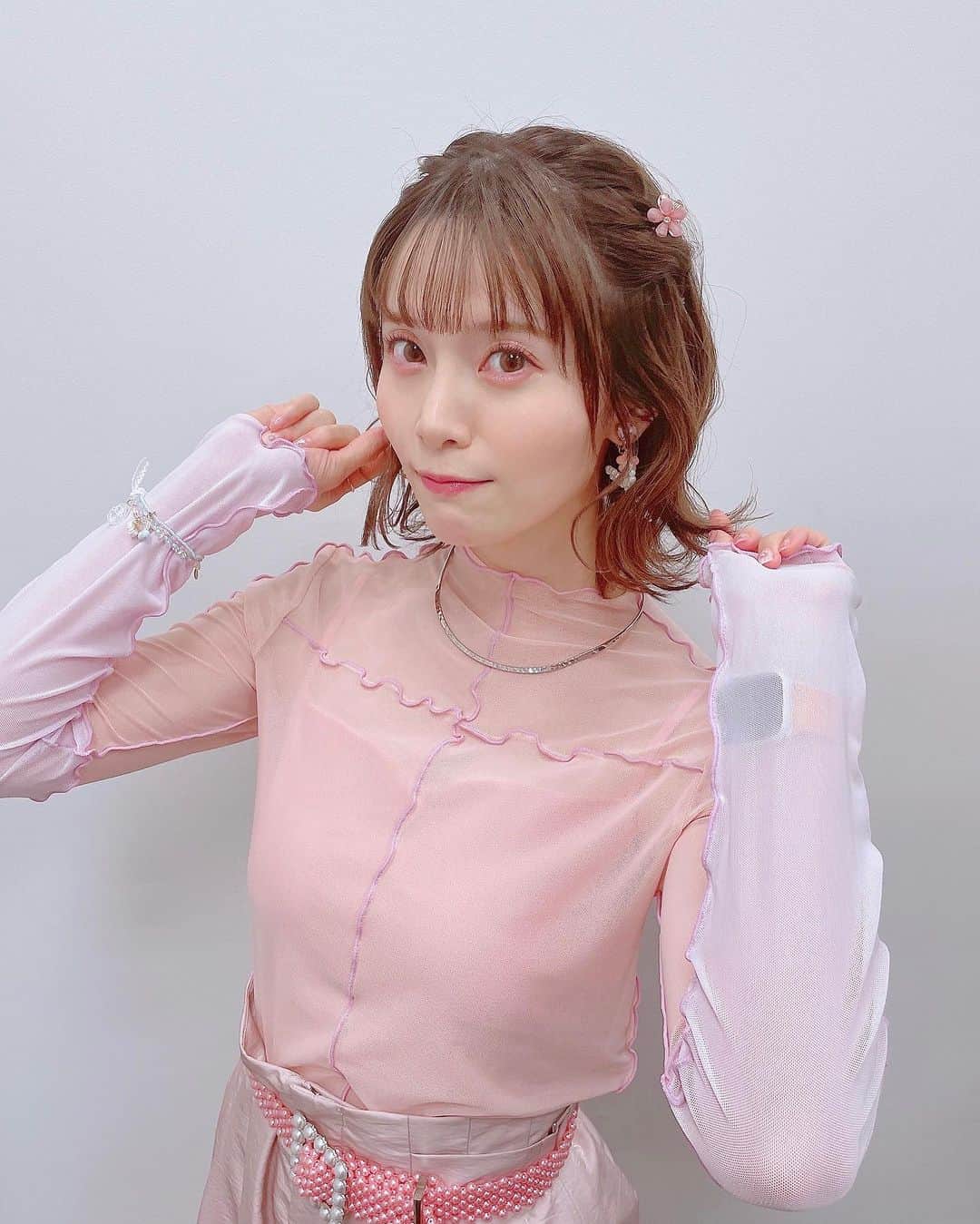 のインスタグラム：「ファンタジーゾーン役だったので ファンタジみあふれてる感じにしてもらいました〜。 かわいい🪽💗🪽  #ヘアメイク #ヘアアレンジ」
