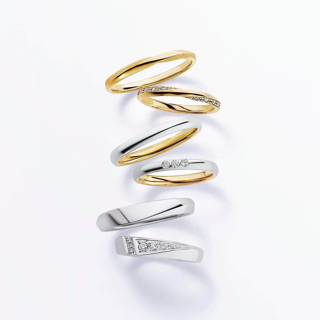starjewelry_pressさんのインスタグラム写真 - (starjewelry_pressInstagram)「【MARRIAGE RING】 ふたりの愛の証であるマリッジリングは生涯長く愛せるお気に入りのデザインを見つけたいもの。  ファッションジュエリーと好相性でデイリー使いにも馴染むトレンドのゴールドから、王道のプラチナまで、幅広いデザインをご用意。  国内に自社工房を構え、専属の職人が常駐しているからこそ叶う"永久保証"もスタージュエリーならではの魅力です。  #starjewelry #スタージュエリー #starjewelrybridal #engagementring #婚約指輪 #marriagering #結婚指輪 #婚約指輪探し #婚約指輪選び #婚約指輪と重ね付け #結婚指輪探し #結婚指輪選び #プレ花嫁 #プレ花嫁準備 #ブライダルフェア #ブライダルリング #jewelry」9月26日 22時31分 - starjewelry_press