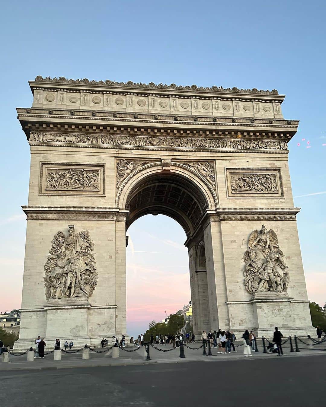アリーシャ・ディクソンさんのインスタグラム写真 - (アリーシャ・ディクソンInstagram)「48 hours in Paris was a whirlwind✨ Loved every minute of it! #teamnosleep 🔊 ✨❤️🔥」9月26日 22時35分 - aleshaofficial