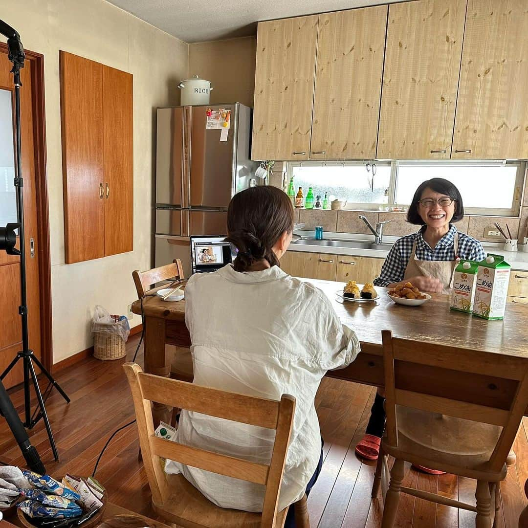 Tesshiのインスタグラム：「「こめ油」は油界の大谷翔平選手！ 自分の「こめ油愛」を語りました♡ ぜひストーリーからご覧ください。 プレゼントキャンペーンもありますよー (macaroni、こめ油、Tesshi… とかで検索したら出てくる感じ。ハイライトにも残します。) https://macaro-ni.jp/132830 @tsunogroup @macaroni_news  今夜はこれにて失礼いたします。 明日からも深夜投稿お付き合いよろしくお願いいたします。いつもありがとうございます♡  #yummy #homemade #healthy #riceoil #shoheiohtani #おいしい #こめ油 #築野食品 #大谷翔平 #マカロニメイト #手作り #japanesefood#hungry#recipe#healthyrecipes#yum#cooking#日常#ごはん#暮らし#暮らしを楽しむ#おうち時間#レシピ#簡単レシピ#料理」