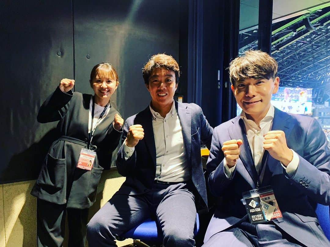 中村剛大さんのインスタグラム写真 - (中村剛大Instagram)「【今季野球中継終了】  今日が今季最後の野球実況でした。  反応が遅れた、あー誤魔化してる、もっと適切な表現があったなどなどなどなど、  個人的な反省は沢山あれど… エスコンフィールドという素晴らしい舞台で実況する機会を貰えた事に感謝です。  そして、UHBの野球中継をご覧いただい皆様、今季もありがとうございました✨  ※今季は5試合実況担当させてもらいチームは4勝1敗でした。笑(勝率.800)  #uhb #lovefighters #鶴岡慎也 さん ありがとうございました✨ #アナウンサー #エスコンフィールド北海道  #実況 #野球実況」9月26日 22時43分 - gotan1207