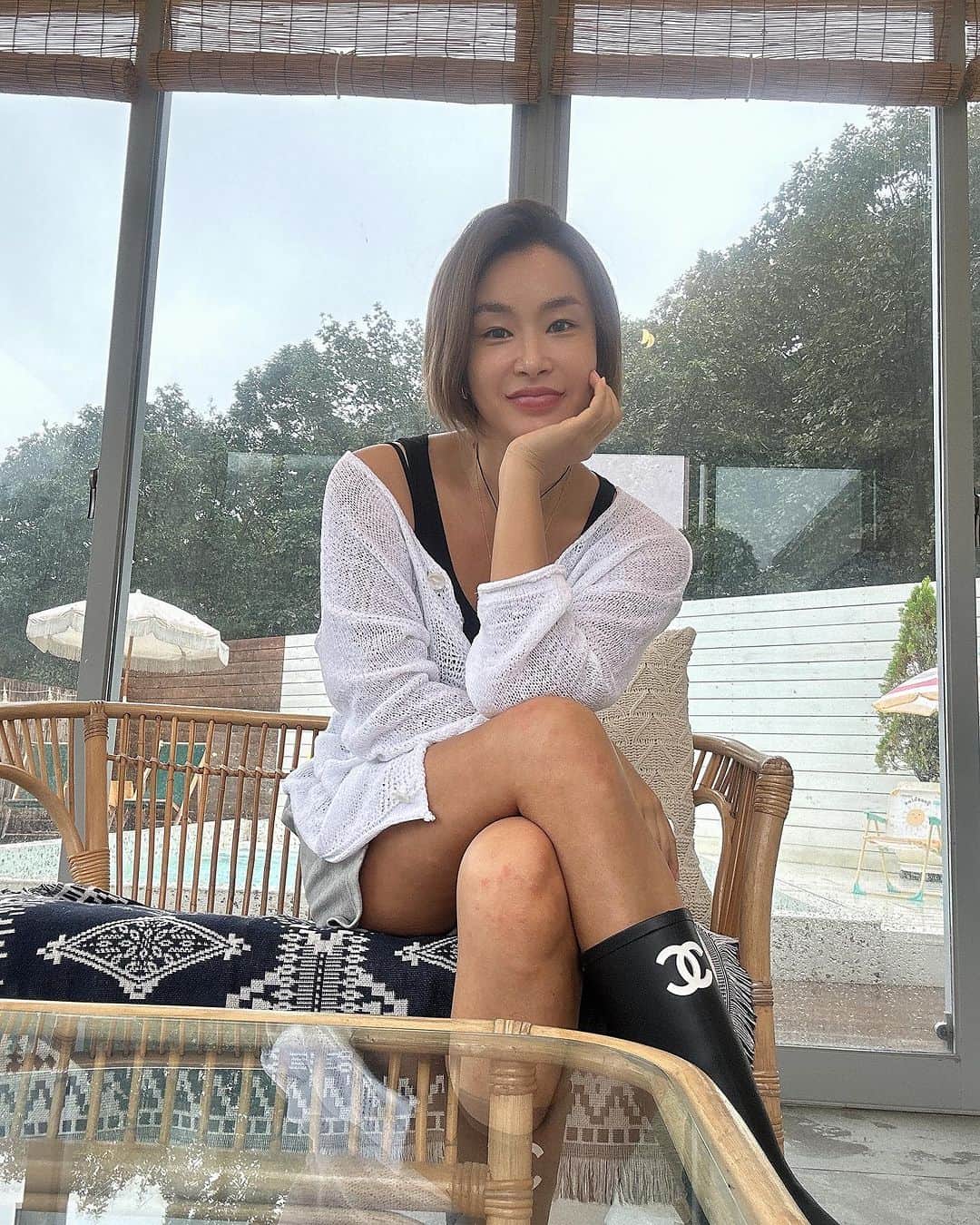 ペ・ユンジョンのインスタグラム：「요즘 비소리듣는거 너무좋음☔️ . . . #배윤정」