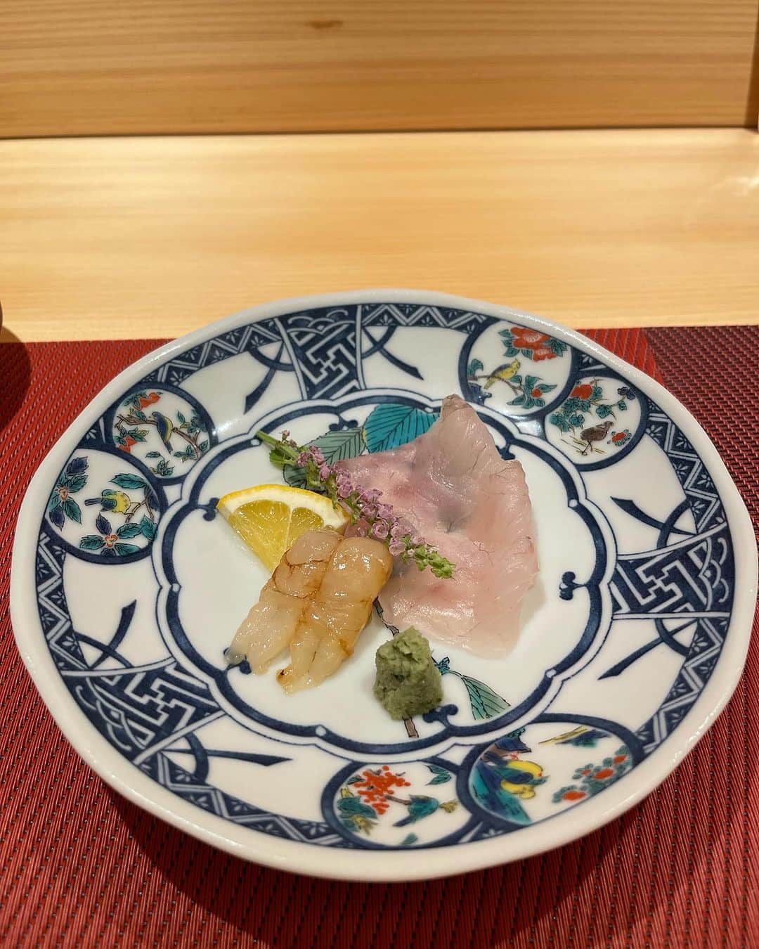 ヴァニラさんのインスタグラム写真 - (ヴァニラInstagram)「🐰🍓  宮島口で瀬戸内と北陸の旬を味わう月替わりのコースの お寿司12貫とイタリアンの20品のコースを食べたよ🍣🇮🇹  お寿司とイタリアンのコラボってなんか贅沢💖💖 人生初のくえたまもとっても美味しかった🐟💕︎  PR @miyajimazushi.maimon #宮島鮨まいもん #広島寿司 #広島ディナー #廿日市ディナー #廿日市グルメ」9月26日 22時47分 - vani0531