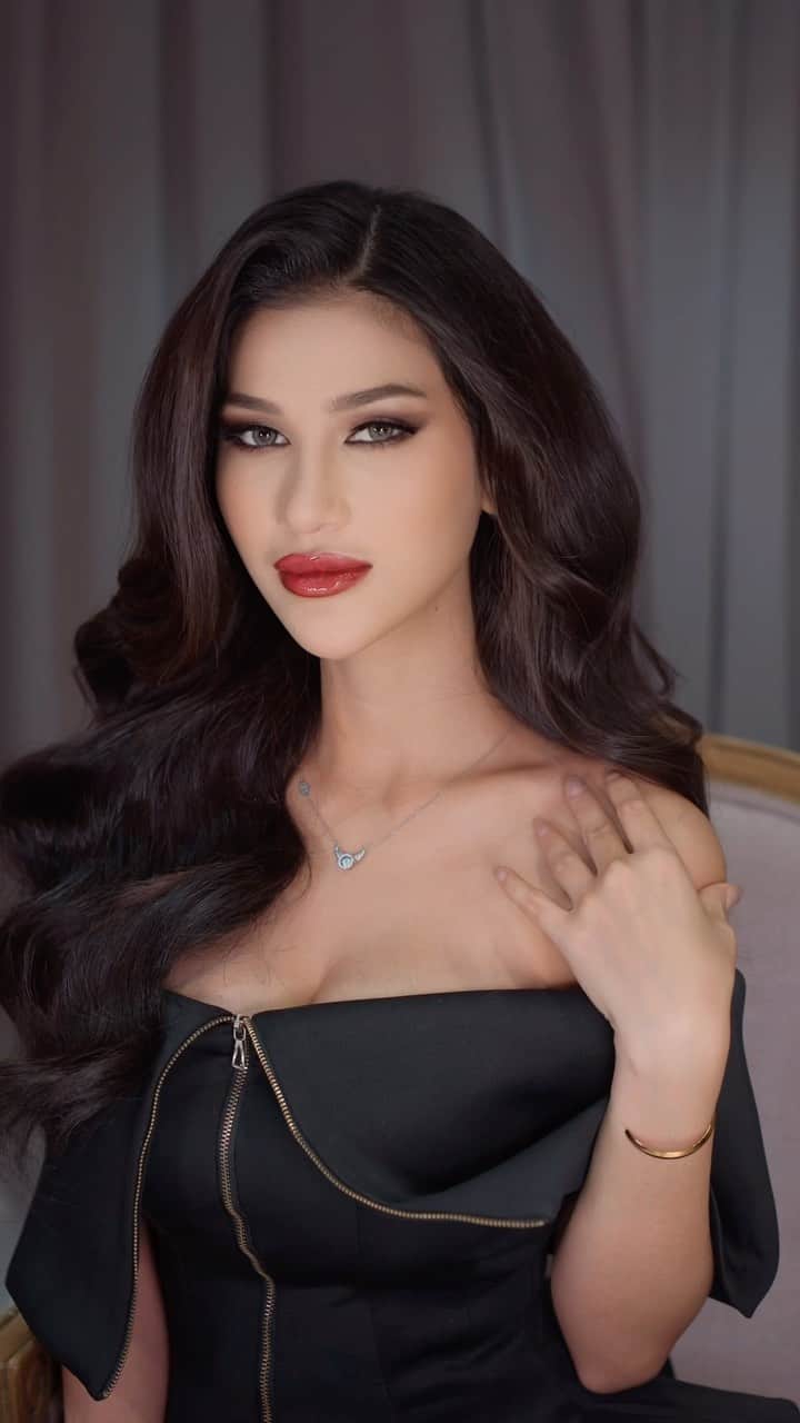 Ivan Gunawanのインスタグラム：「Road to Miss Grand International in Vietnam   @ritassyawellgreat our Miss Grand Indonesia 2023  Make Up & Hair Styling Class Coach @erniaredberry & @aloy_hairstylist   Cc : @ivan_gunawan @yayasanduniamegabintang @dardo_djf @meidypesik」