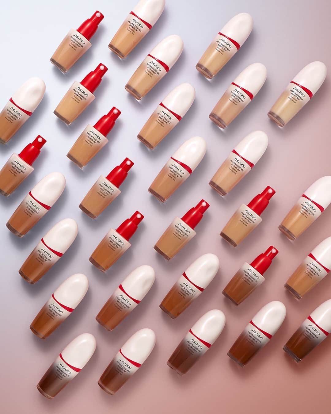 資生堂さんのインスタグラム写真 - (資生堂Instagram)「REVITALESSENCE SKIN GLOW Foundation has you covered. Discover 30 true-to-you shades that range from fair to deep. Meet your match on Shiseido.com. #ShiseidoMakeup #JapaneseBeauty #RevitalEssence #SkincareMeetsFoundation」9月26日 23時00分 - shiseido