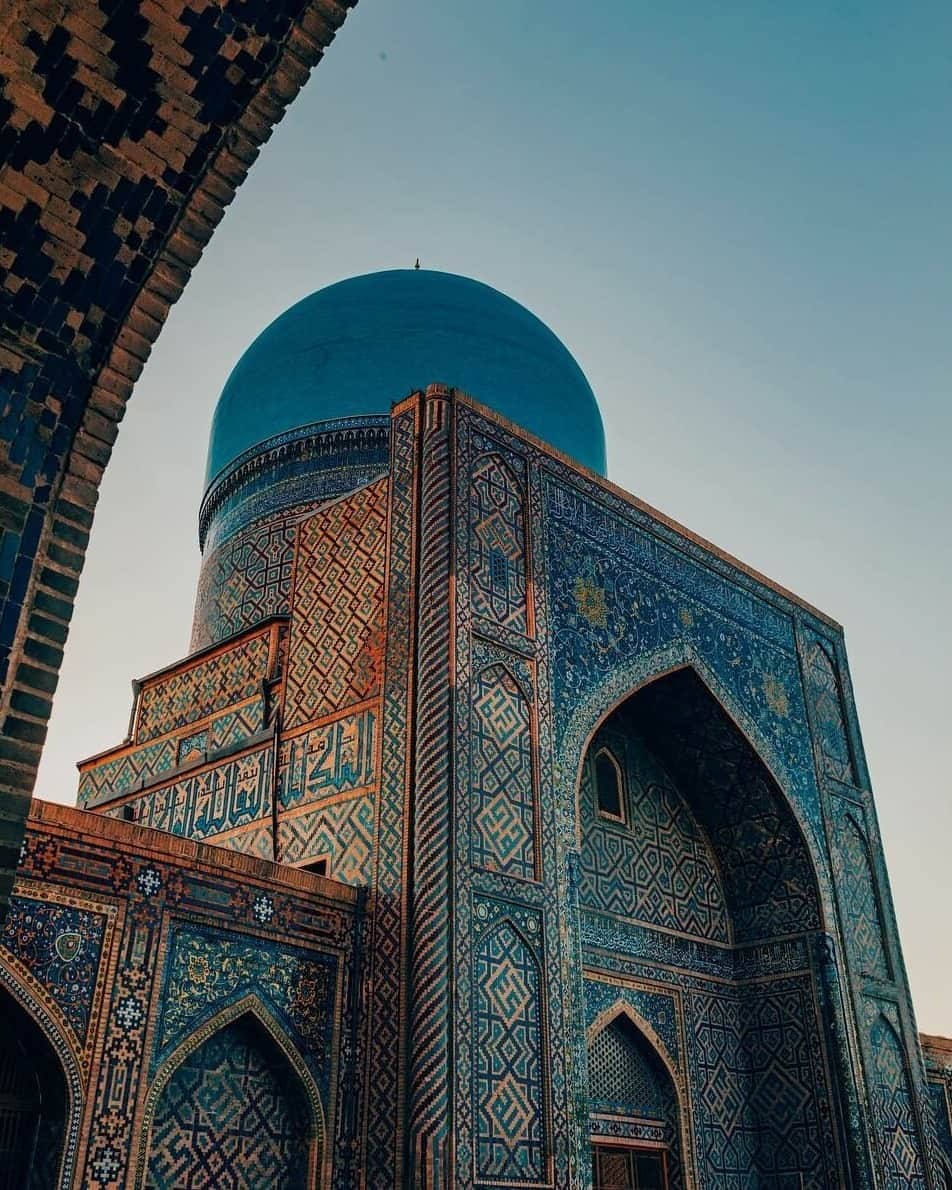 ライカのインスタグラム：「Architectural harmony  Samarkand photographed in a beautiful light.  📷: @kchae with Leica SL2  #LeicaCamera #Leica #🔴📷」