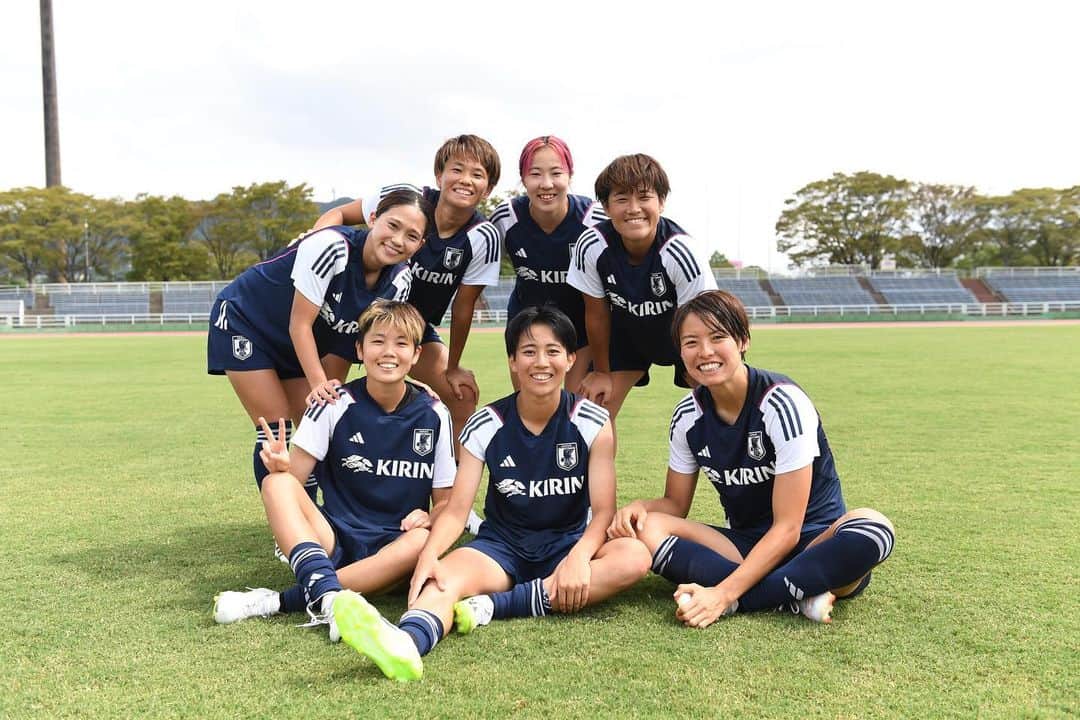 南萌華のインスタグラム：「北九州での合宿が終わりました🔚 日本の皆さんの前でプレーできる幸せを改めて感じることができました🥹  もっともっとチームの力になれるように、引き続き頑張ります🫡  たくさんの応援、サポート本当にありがとうございました！！ ©︎JFA  #なでしこジャパン」