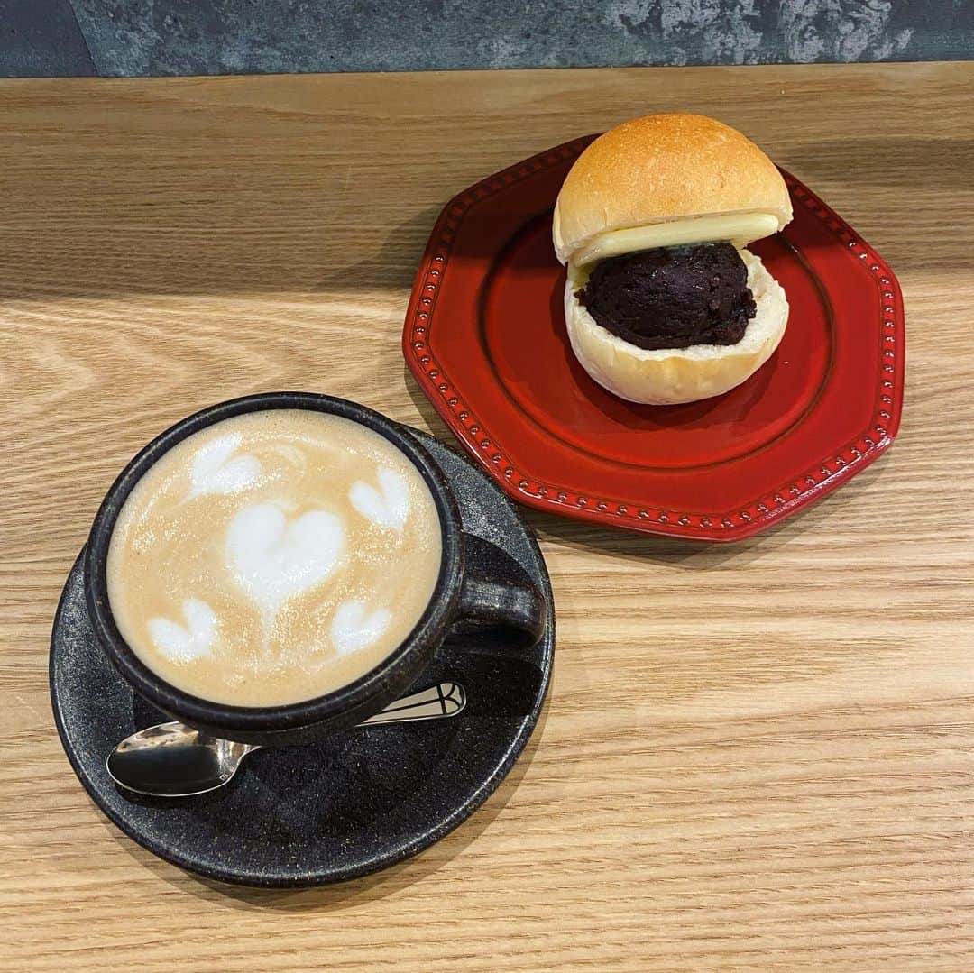 中井美穂さんのインスタグラム写真 - (中井美穂Instagram)「あんバターサンドとカプチーノ ビクトリアンケーキとカフェ 朝から幸せ❤️  日本三大うどんの一つ水沢うどんの名店田丸屋さん！ うどんだけではなく「カフェのはな」もぜひお出かけ下さい💓  #水沢うどん  #あんバターサンド  #ビクトリアンケーキ  #カプチーノ  #カフェ」9月26日 23時10分 - mihonakai2021