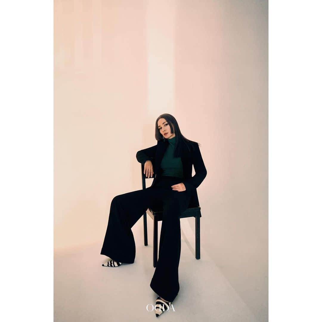 セリーナ・ジェイドのインスタグラム：「Embrace change. @oddamagazine」