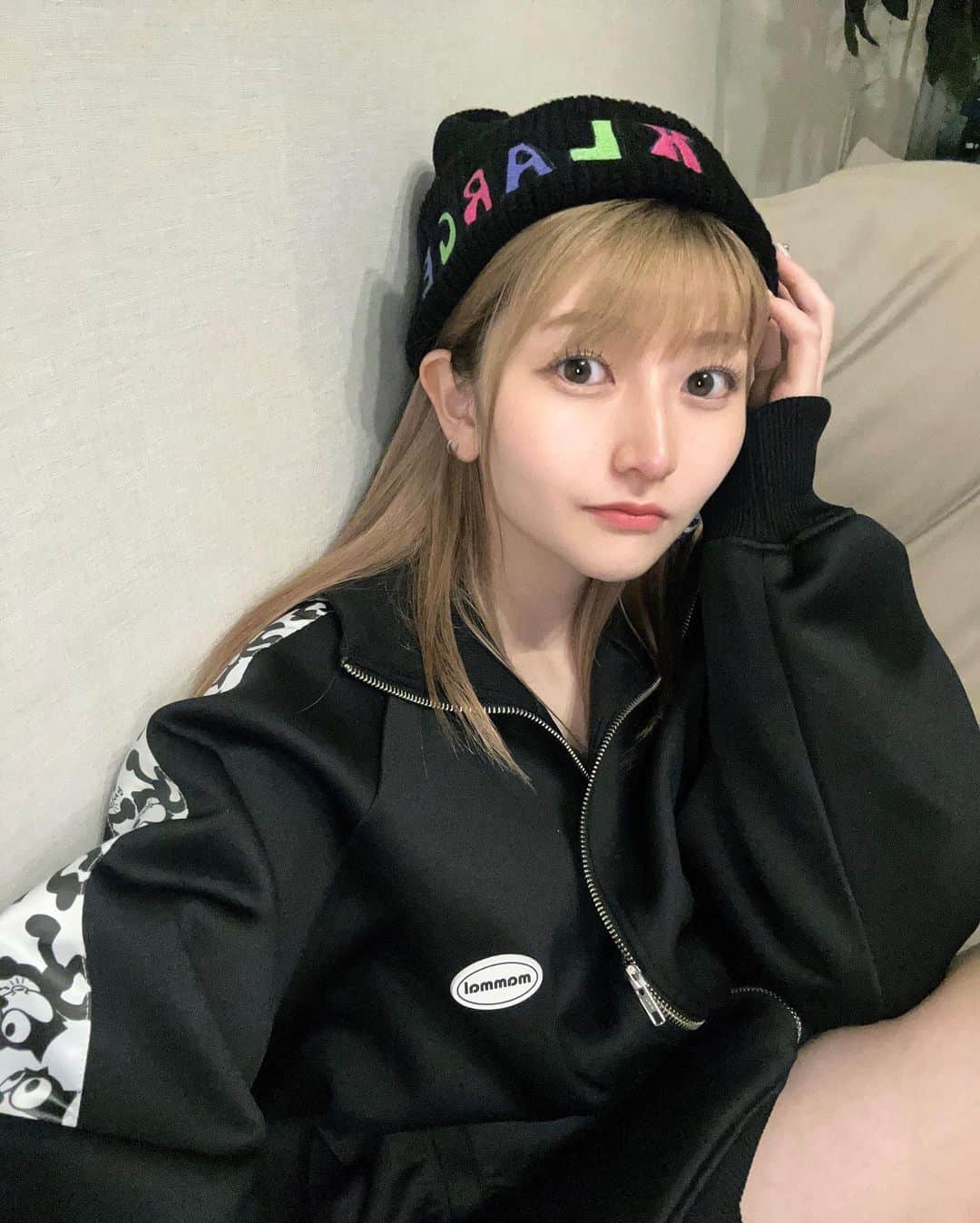 のインスタグラム：「まつぱとアイブロウしてきた♡ ええかん！！！！ 9月ラスト頑張っていきましょー🎧🌟」