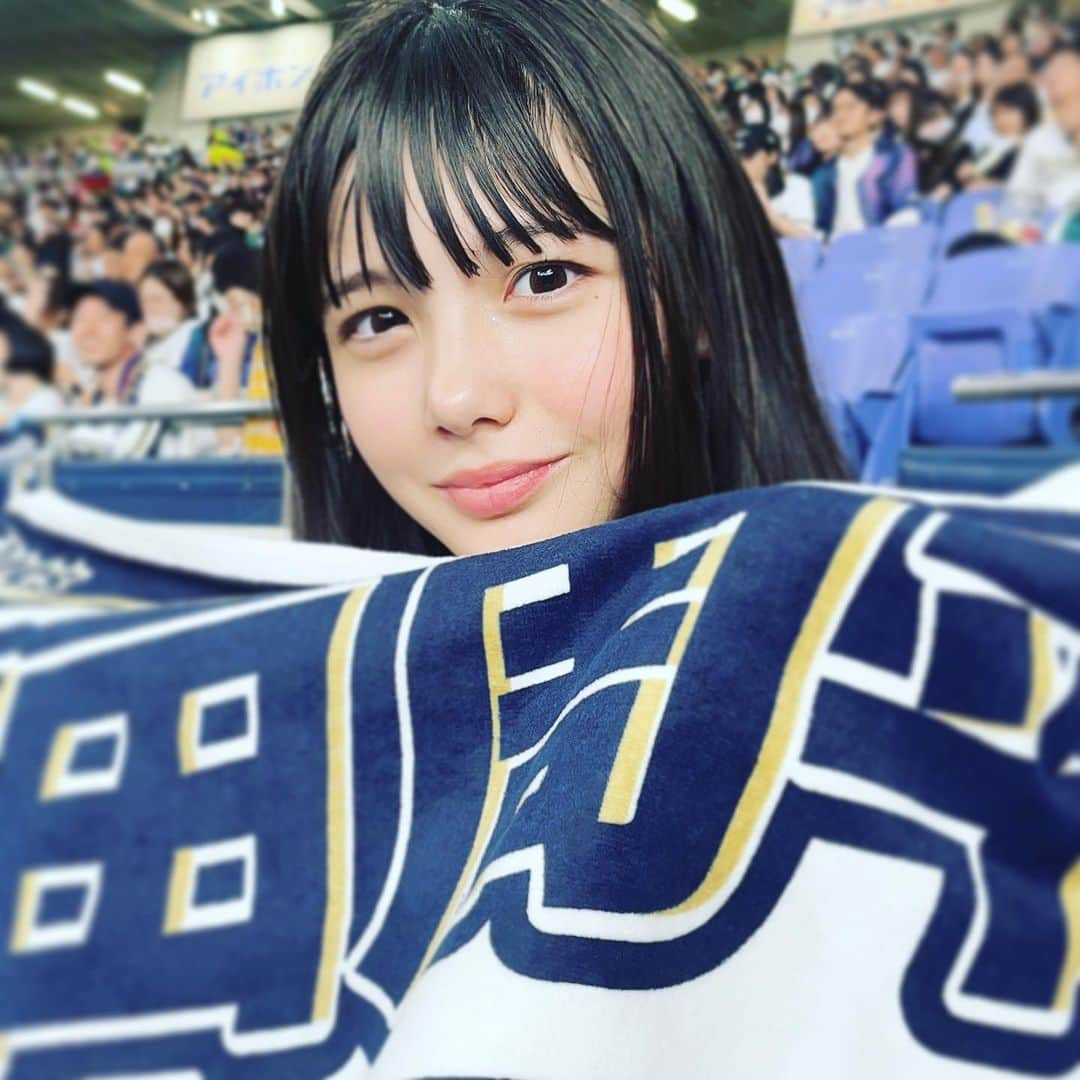 松尾そのまさんのインスタグラム写真 - (松尾そのまInstagram)「久々の京セラドーム⚾️  試合開始前に急遽行こう！ ってなった試合で、 4年ぶりにずっと感謝を伝えたかった美人オリ姫様が見つけてくださって、偶然の再会！！感動🥹  改めて、 縁のある人とは繋がれるんやなぁ、と🥹  やっぱスポーツ観戦最高！！  #ご縁 #感謝  #4年ぶり #再会 #感動  #オリックスバファローズ  #オリックス #福田周平   #松尾そのま #13歳 #中学生 #avex  #エイベックス #子役   #天才てれびくん #天てれ #30周年 #nhk #eテレ　#てれび戦士 #見逃し配信 #nhkプラス #535   #ニコラ #ニコモ  #オリックスファンと繋がりたい  あっ、福田選手の写真のは、三宮駅(阪神線近く)です」9月26日 23時14分 - sonopy526