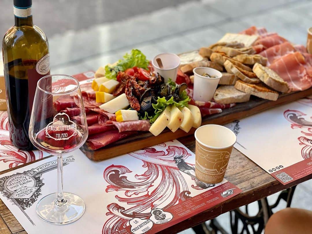 のインスタグラム：「La Prosciutteria で午後飲み。 @laprosciutteriamilano」