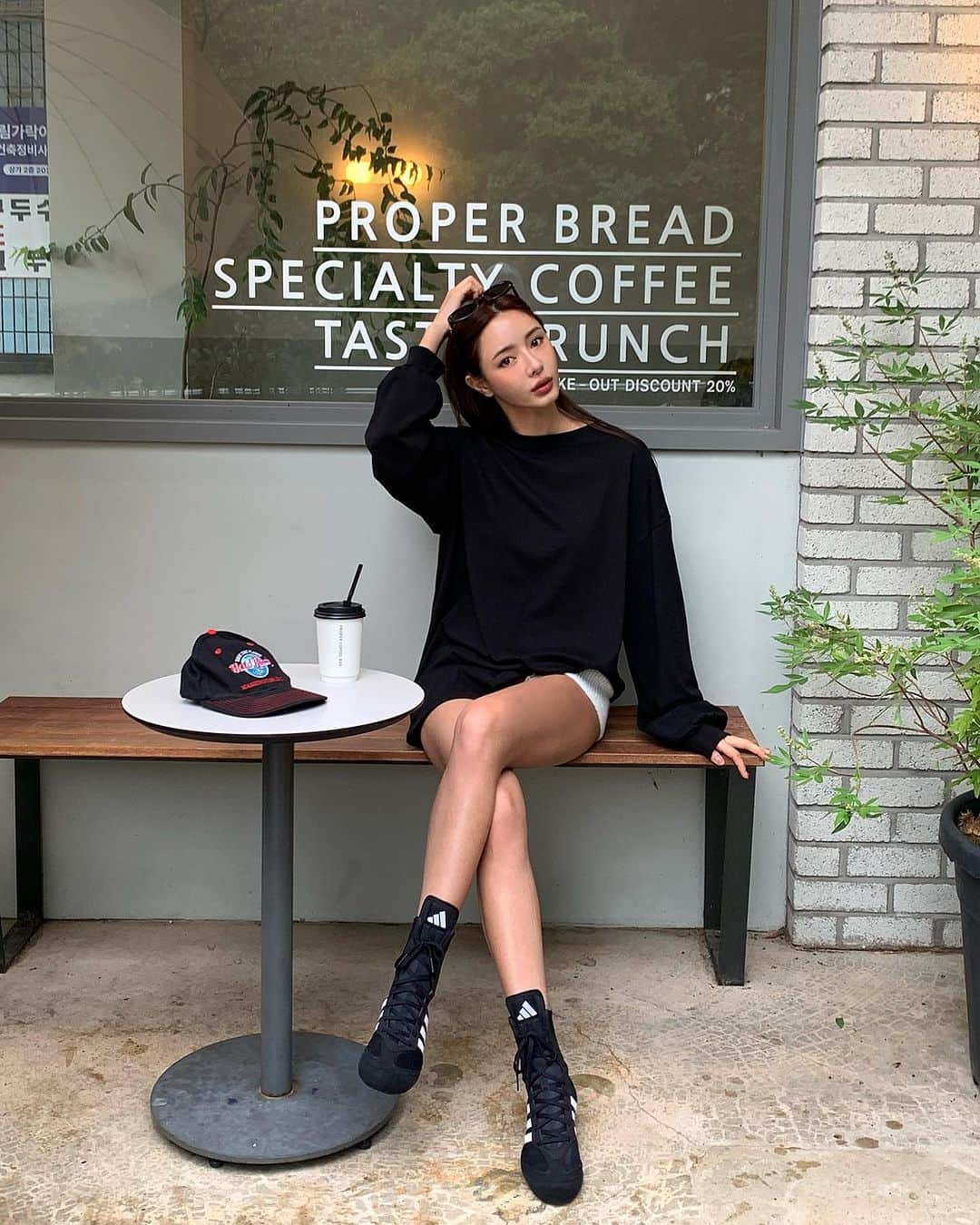 キム・ボラムのインスタグラム：「사무실앞 🫶🏽」