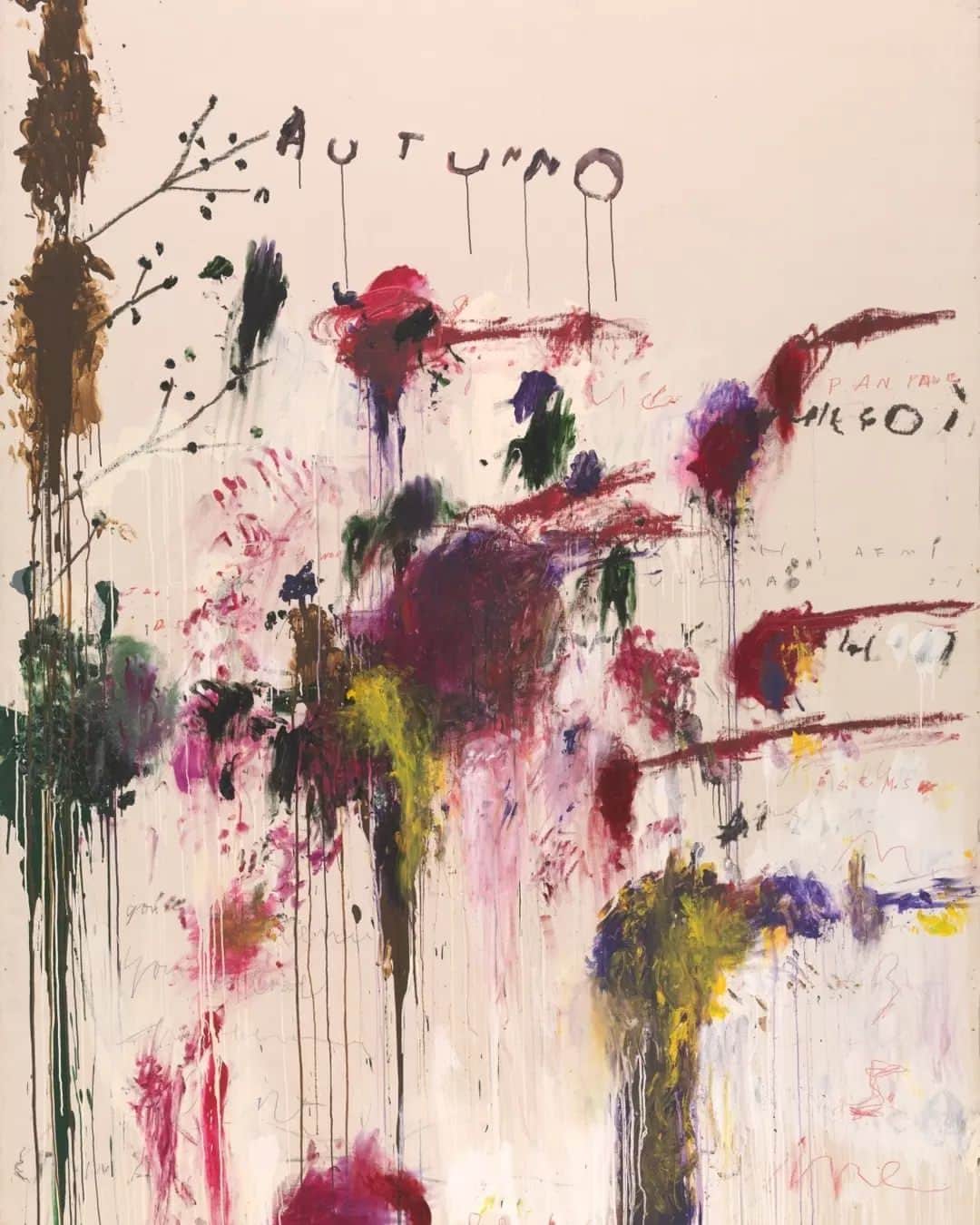 のインスタグラム：「🍂 🎨 Cy Twombly's 'Quattro Stagioni' celebrates the annual cycle of the seasons and the natural rhythms of death, life and rebirth. Here, we take a closer look at Quattro Stagioni: Autunno (Autumn).  Deep reds and greens broken up by vivid yellows evoke the turning point of the year, with foliage, stems and berries appearing down the left-hand side of the canvas.   The artist's red handprint holds our gaze at the centre, as if marking his physical presence in the work. Twombly's vigorous approach turns the canvas into an arena for action: paint is pooled and dripped, encrusted, brushed in thin washes, and pushed about by bare hands.  🖌️ Cy Twombly, Quattro Stagioni: Autunno, 1993–5 © Cy Twombly Foundation」