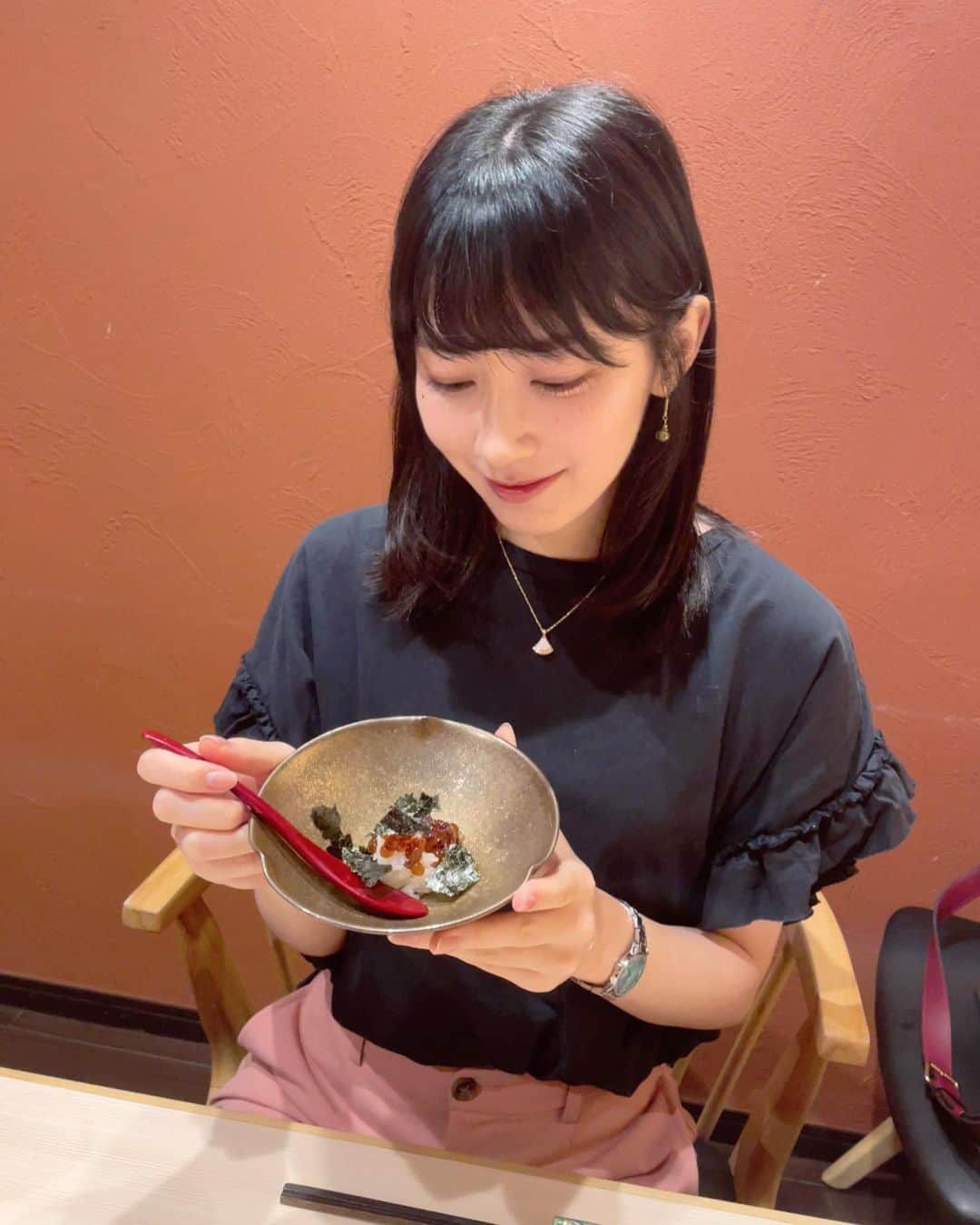 駒木結衣さんのインスタグラム写真 - (駒木結衣Instagram)「さやちゃんと和食ランチ🤍  のどぐろの炊き込みご飯が絶品で、お土産にしてもらったおにぎりも美味しかったなぁ。デザートにはシャインマスカットと、秋の味覚たっぷりなコースでした♡  2人でゆったり過ごせる休日、良いものですね☺️✨」9月26日 23時22分 - komaki_yui