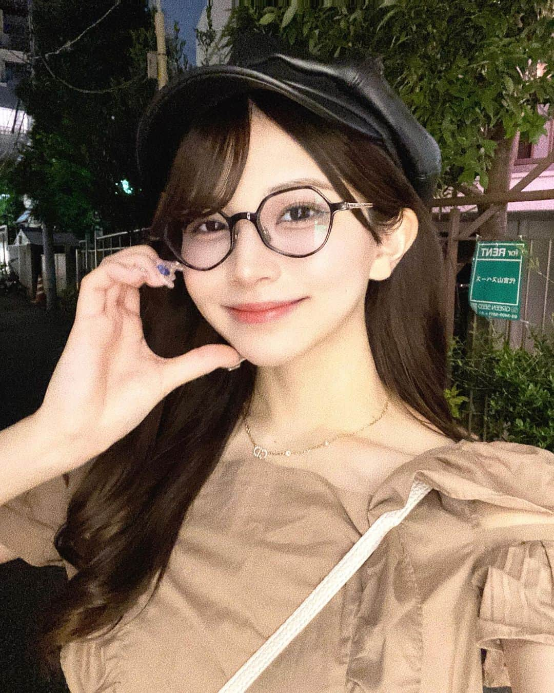 茄子はるさんのインスタグラム写真 - (茄子はるInstagram)「綺麗を保たせてくれる月一のお守り美容法…🤫🤍  本当にもう長いことお世話になっていてここでエラーズハイフして貰ってから本当に顔が太りにくくなりました。😭🫶🏻 スタッフの皆さんはいつも優しくて、親身になってホームケアの相談も乗って下さるアットホームで落ち着く大好きなクリニックさんです🏥🤍  クリニックでも購入出来る「クリスティーナ」のスキンケアラインに揃えてからココ最近はずっとノーファンデ生活。 肌もすこぶる綺麗になっていい事だらけです嬉しいー！！🤍  ・  #美容医療  #エラーズハイフ #エステサロン  #クリスティーナ #美容法」9月26日 23時23分 - nasuchan__0412