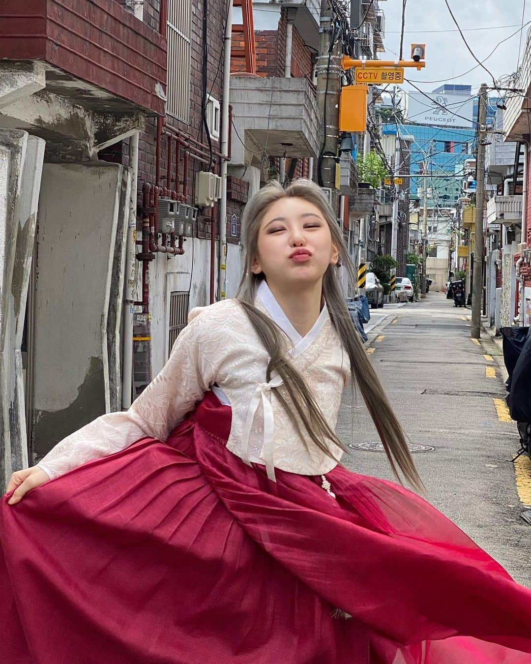 イ・チェヨンのインスタグラム：「뿌뿌🎉 즐거운 한가위 되세요🍎🙇🏻‍♀️」