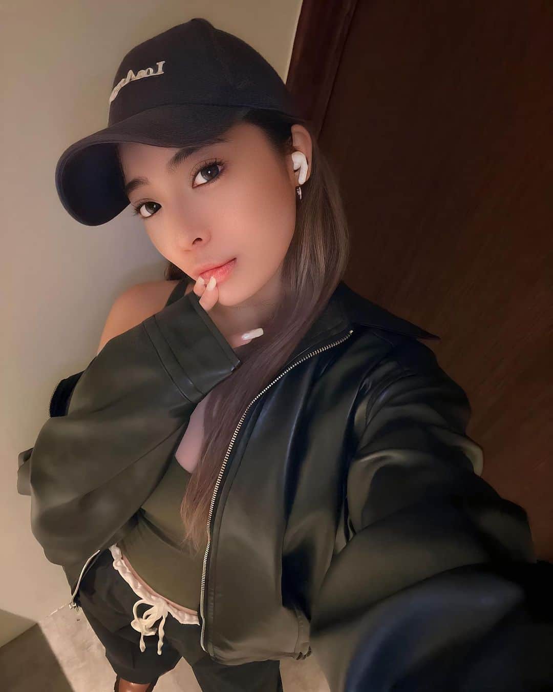 のインスタグラム：「りおなの日常🚶‍♀️ 今日もお疲れ様でした❤︎ （普通の日はお肌休めてる)  なおちゃんの影響で、オーツミルクハマってるね？🥛  #cjd_riona #サイバージャパン  #cyberjapan」