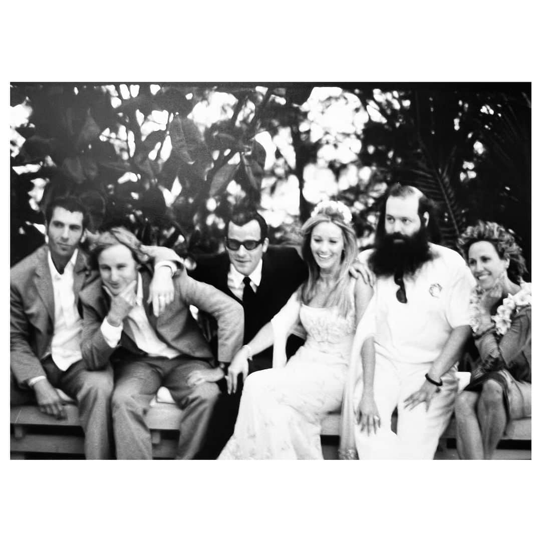 ランドール・スラヴィンのインスタグラム：「Jerry Stahl, Owen Wilson, Justin Theroux,Christine Taylor, Rick Rubin & Sheryl Crow. 2000. #unseensnapshots」