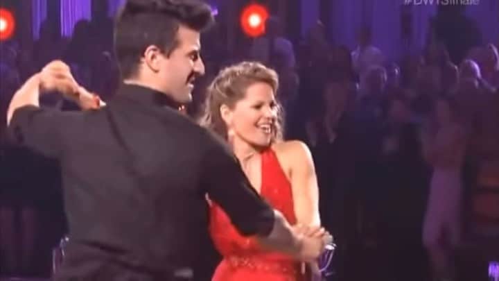 キャンディス・キャメロン・ブレのインスタグラム：「In honor of a new season of @dancingwiththestars starting tonight— LET’S QUICKSTEP and SAMBA 💃🏼✨ @markballas   Wishing the best of luck to the newest contestants!! And remember, you don’t have a be a great dancer to go far in the competition. Example: me🙈Just learn, grow and have fun! #dancingwiththestars」
