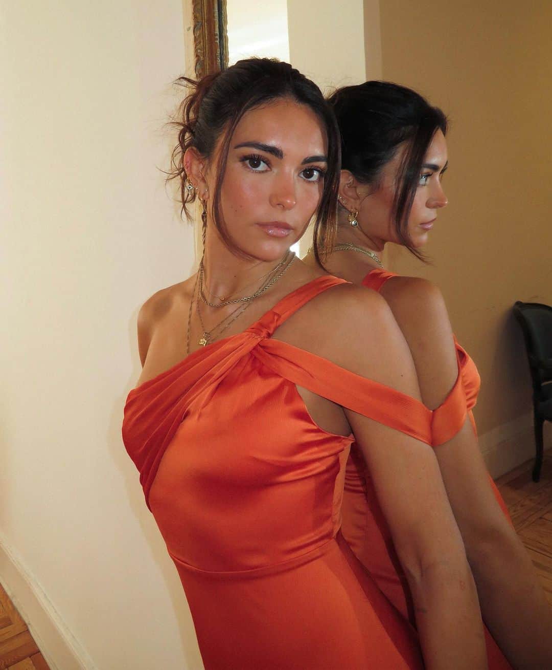 キラ・サントーロのインスタグラム：「I couldn’t decide which one was my favorite 🫠🧡  playing dress up with @ladypipa」
