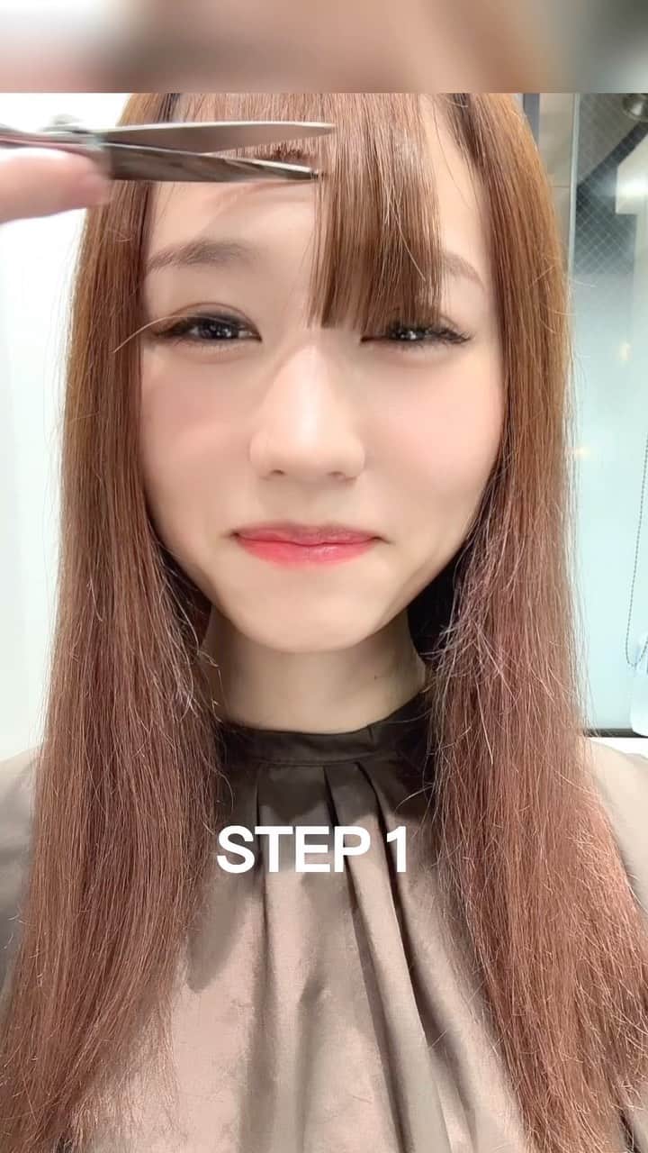 のインスタグラム：「前髪を切りすぎても元に戻せます動画 ❣️ ⡱  ˗˗˗˗˗˗˗˗˗˗˗˗˗˗˗˗˗˗˗˗˗˗˗˗˗˗˗˗˗˗˗˗˗˗˗˗˗˗ ⁡ ⁡ ⁡ ⁡ ためになったらコメントしてね✨ ⁡ ⁡ ⁡ ◌ @ukita_bob  ⁡ ご質問はコメント欄にお願いします！ ⁡ ⁡ ⁡ ⁡ ˗˗˗˗˗˗˗˗˗˗˗˗˗˗˗˗˗˗˗˗˗˗˗˗˗˗˗˗˗˗˗˗˗˗˗˗˗˗ ⁡ ⁡ ◌ 料金 ◌ ・カット ¥7,700 ・カット 𓂃 トリートメント ¥11000 ・カット 𓂃 カラー ¥15,000 ・カット 𓂃 カラー 𓂃 トリートメント ¥18,000 ⁡ ⁡ ⁡ 𓂃 よくあるご質問 𓂃 ⁡ ⁡ Q . 予約はどうしたらいいですか？ ⁡ ✎ プロフィールのURLからお待ちしております。 ⁡ ⁡ Q . 場所はどちらですか？ ⁡ ✎  DX SHARE SALON 東京都渋谷区神宮前1-9-8 KI-438ビル 1F-A 【原宿駅、明治神宮前駅から徒歩4分】 ⁡ ⁡ Q . 投稿に若い子しか載っていないですが、 私の年齢でも大丈夫ですか？ ⁡ ✎ もちろん大丈夫です。 僕のお客様は現在【7歳(小学2年生)〜61歳】の方が ご来店してくださっております。 女性は全員可愛くします。 ⁡ ⁡ Q . どんな美容師？ ⁡ ✎ 施術中は喋りすぎず喋らなすぎず 絶妙なリラックスラインを狙います。 ⁡ カットは【ボブ】【ショートボブ】が好きですが、 ミディアム、ロングも好きです。 ⁡ カラーはブリーチをしなくても 【透明感】【くすみ感】が出るところを こだわっています。 ⁡ ⁡ ⁡ 𓂃 #ボブ #切りっぱなしボブ #ボブヘアー #ボブヘア #ボブスタイル #ミニボブ #シースルーバング #外ハネボブ #小顔カット #似合わせカット #ヘアアレンジ #ヘアスタイル #ヘアカラー #ヘアセット #ヘアカタログ #前髪  #前髪カット #haircut #헤어컷」