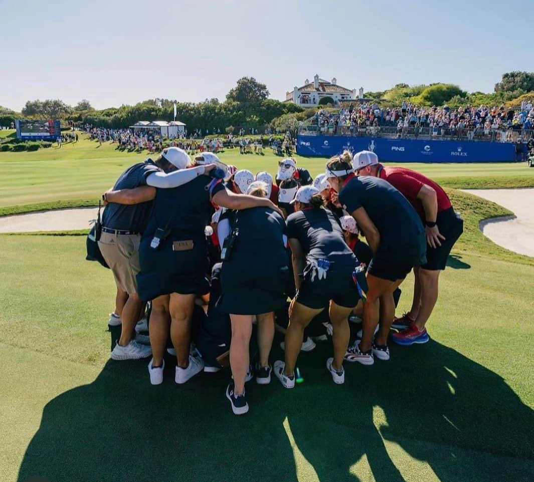 アリー・ユーイングのインスタグラム：「The amount of respect, honor and pride to wear the red, white and blue and play alongside these incredible women was at an all time high this week! 🇺🇸  While the week didn’t end in hoisting the Solheim Cup, it ended with an immense appreciation for my teammates, competitors, caddies, captains, and all friends, family, and fans that showed up to support and encourage us. Thank you to the entire group and staff who was a part of Team USA! Thank you to my team and all who helped me get here! Let’s get back to work to be stronger and better in 2024!」