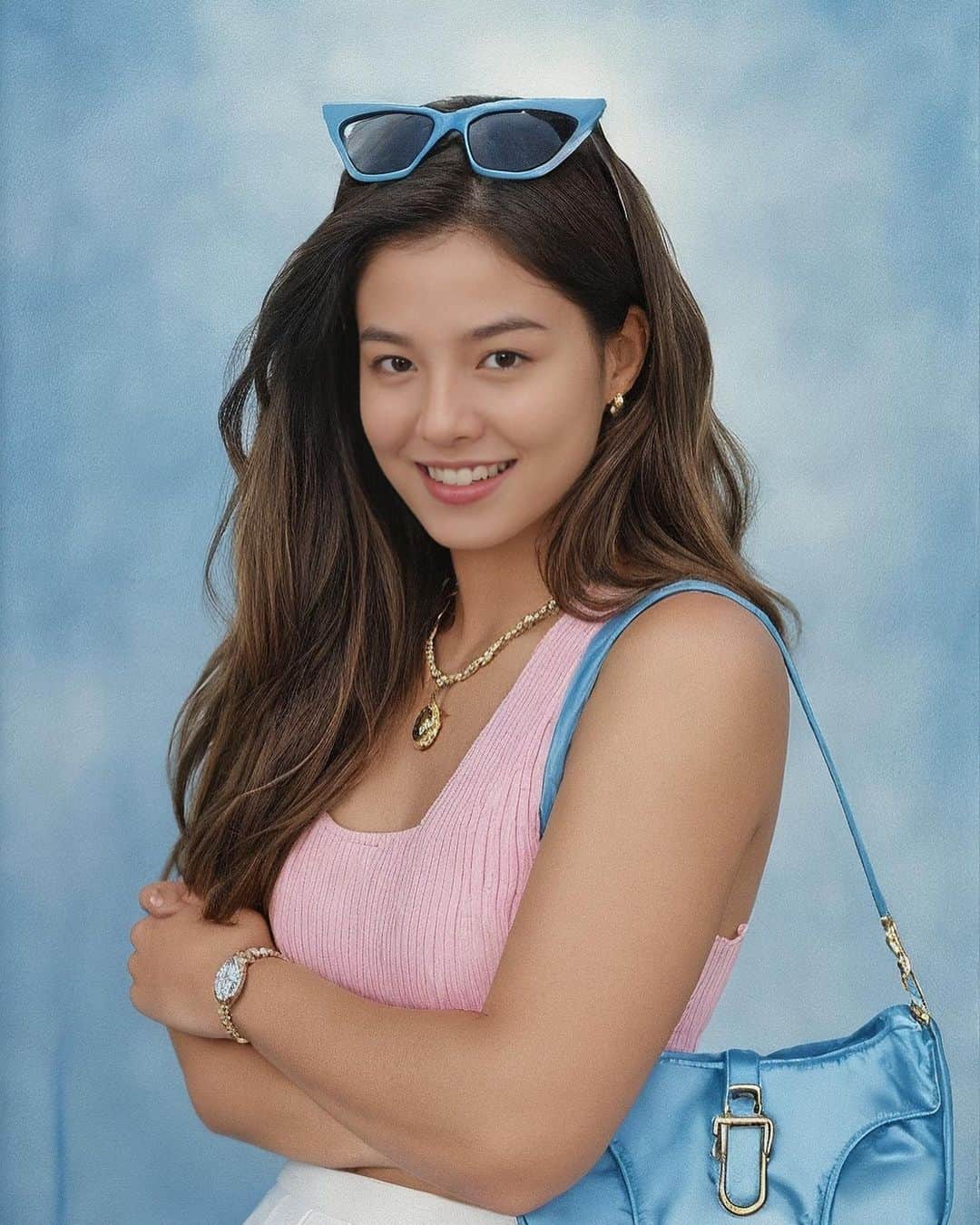 キム・ソンウンのインスタグラム：「난 이국적인게 안어울리나?! 내 얼굴이 거의 안보이네🤣」