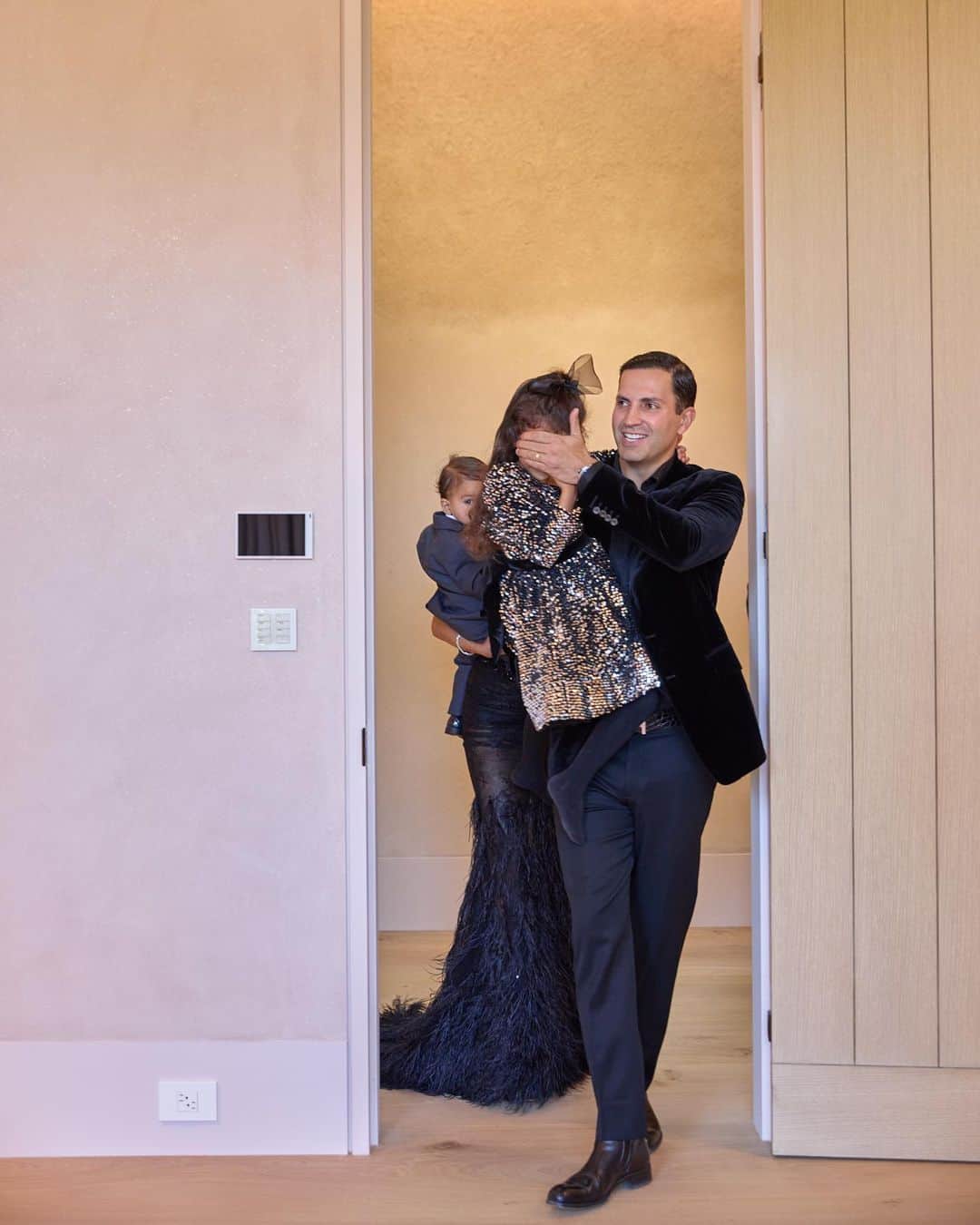 リリー・ガリーチさんのインスタグラム写真 - (リリー・ガリーチInstagram)「A house is made with walls ...