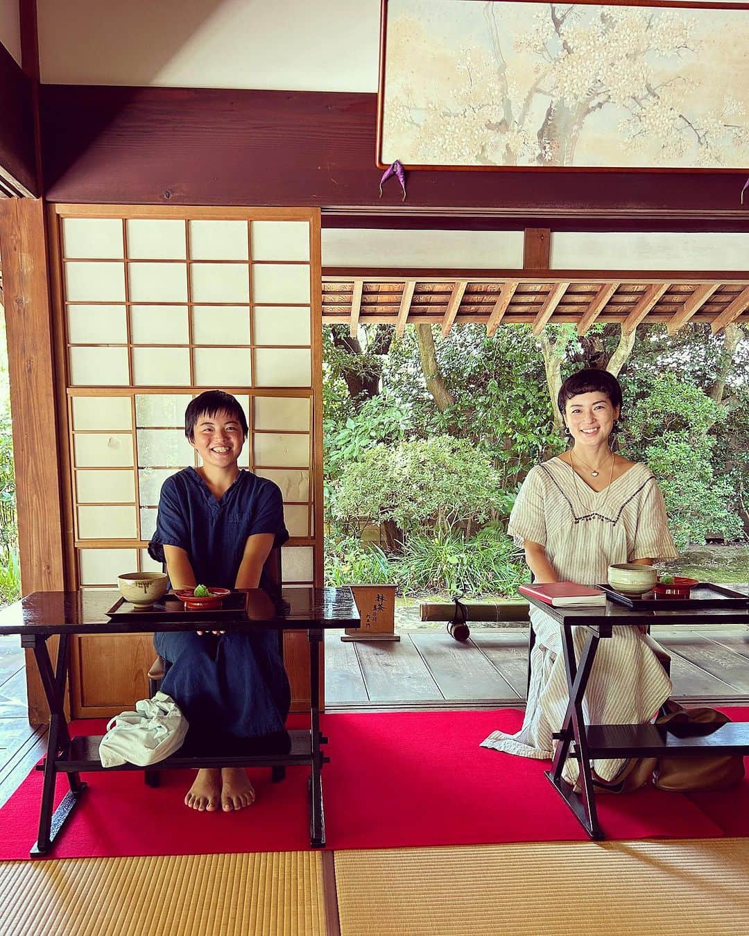 桃生亜希子さんのインスタグラム写真 - (桃生亜希子Instagram)「ななちゃん　@kona_nana から、「ぴーちゃんになんか凄く似てる女の子に会って。✨」と聞き、ななちゃんの計らいで、初対面。  　なんだろう。　 　出会ってすぐ、顔の作りだけでなく、深い所で同じ人種だと納得してしまう不思議な感覚。✨ 　 　 　魂の娘　だったことが分かった日。🦋 　 　赤ちゃんのような美しい瞳と心を持った、異次元の生き物のような、、素敵で強くてかっこいい女の子。✨ 　 　こんな感覚初めてだった。 　出会いは、奇跡。🙏🌈✨  　出会わせてくれたななちゃんにも感謝だな。🌞  　これからも、よろしく👽👽✨❤️🌈🌏 　 　旅も楽しみだね！ 　  LOVE❤️❤️❤️  #souldaughter #再会　#miracle #ありがとう　#love」9月27日 0時10分 - pinokosugar