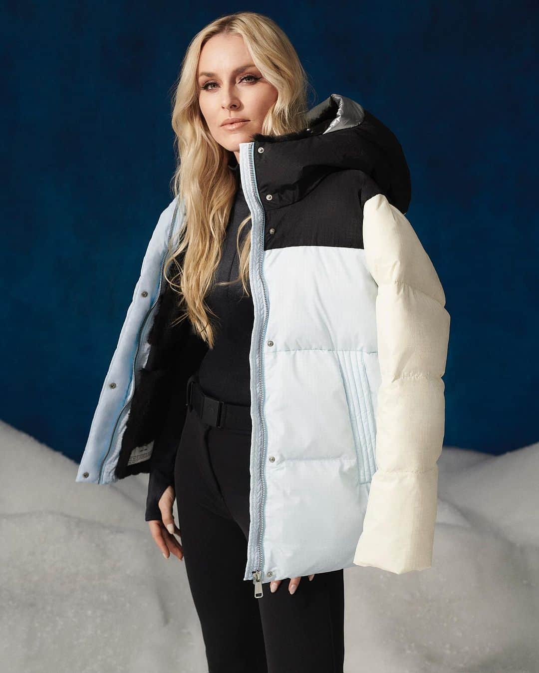 リンゼイ・ボンのインスタグラム：「Winter is in the air!!! Stopped into @gorsuch to see them setting up the display for my new HEAD ski line and it looks amazing! Hope everyone loves the new additions! This new oversized jacket is my fav 🤍🩵 now let’s pray for snow ❄️🙏🏻check the link in my bio to order online  @headsportswear」