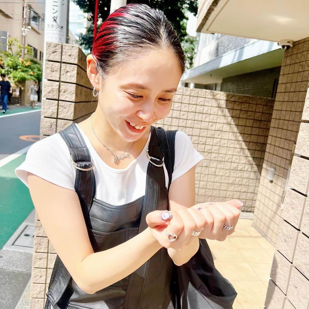 村上愛のインスタグラム：「. すっかりおぱんちゅの沼〜🥹🩵✨  ぎゃんかわネイルをありがとうございました💅🫶」