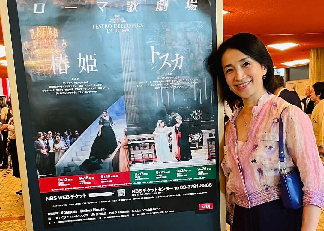 井脇幸江さんのインスタグラム写真 - (井脇幸江Instagram)「ローマ歌劇場のオペラ公演 最終日🇮🇹  「トスカ」を観てきました❤️‍🔥  同じキャストなのに、先週観た時と、全然違う印象を受ける場面がたくさんあって、嬉しい驚きがありました✨  特に2幕、トスカがスカルピアを殺める場面🔪  私もバレエ版『TOSCA』で何度も演じているので、心の変化が手に取るように分かり…。 心が怒りに震え、絶望感に苛まれ、殺意を抱く。そしてその後。。。  舞台上で歌う彼女の息づかいが、胸に迫ってきて、苦しかった🔪  いつかまたバレエ版『TOSCA』を再演する時、私は踊れるのか分からないけれど、また演じたいという想いを抱きました。  大好きな大好きなプッチーニの「トスカ」の音楽、ストーリー、歌、装置など全てを、全身で受け止めて楽しみました🇮🇹🎹💓☺️🌹  IBC『TOSCA』の写真は @manomayumi   バレエ版も、よろしくお願いします😊💓  #Ballet #Dancer #バレエ #バレエダンサー #芸術 #芸術観賞 #舞台 #stage #トスカ #大人 #美の世界 #四ッ谷 #Iwaki Ballet Company #IBC #バレエスタジオ #バレエ教師 #バレエ教室 #美しい #楽しい #人生 # 健康 #東京 #井脇幸江 #トスカ #ローマ歌劇場」9月27日 0時23分 - yukie.iwaki
