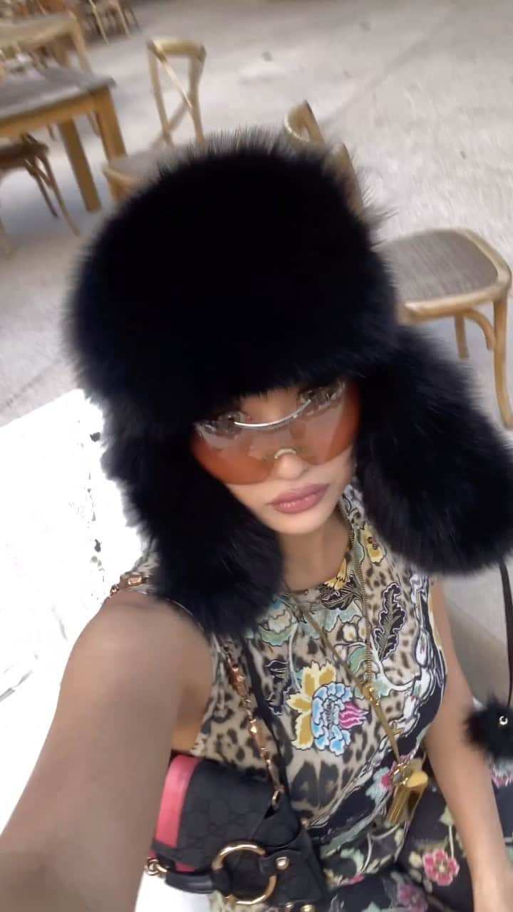 moanaのインスタグラム：「#PFW first day lewk🐩    #paris#fashion#fashionweek #pfw2024#style#outfit」